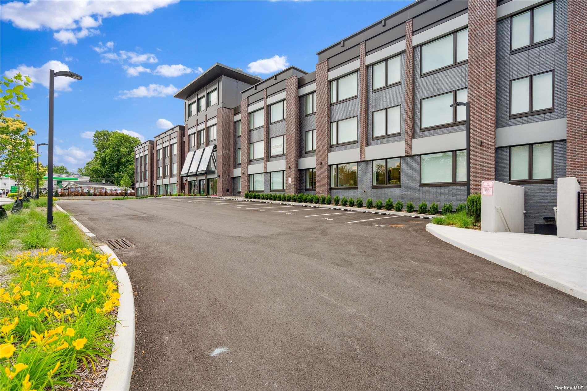218 Middle Neck Road, Unit 111 photo 2