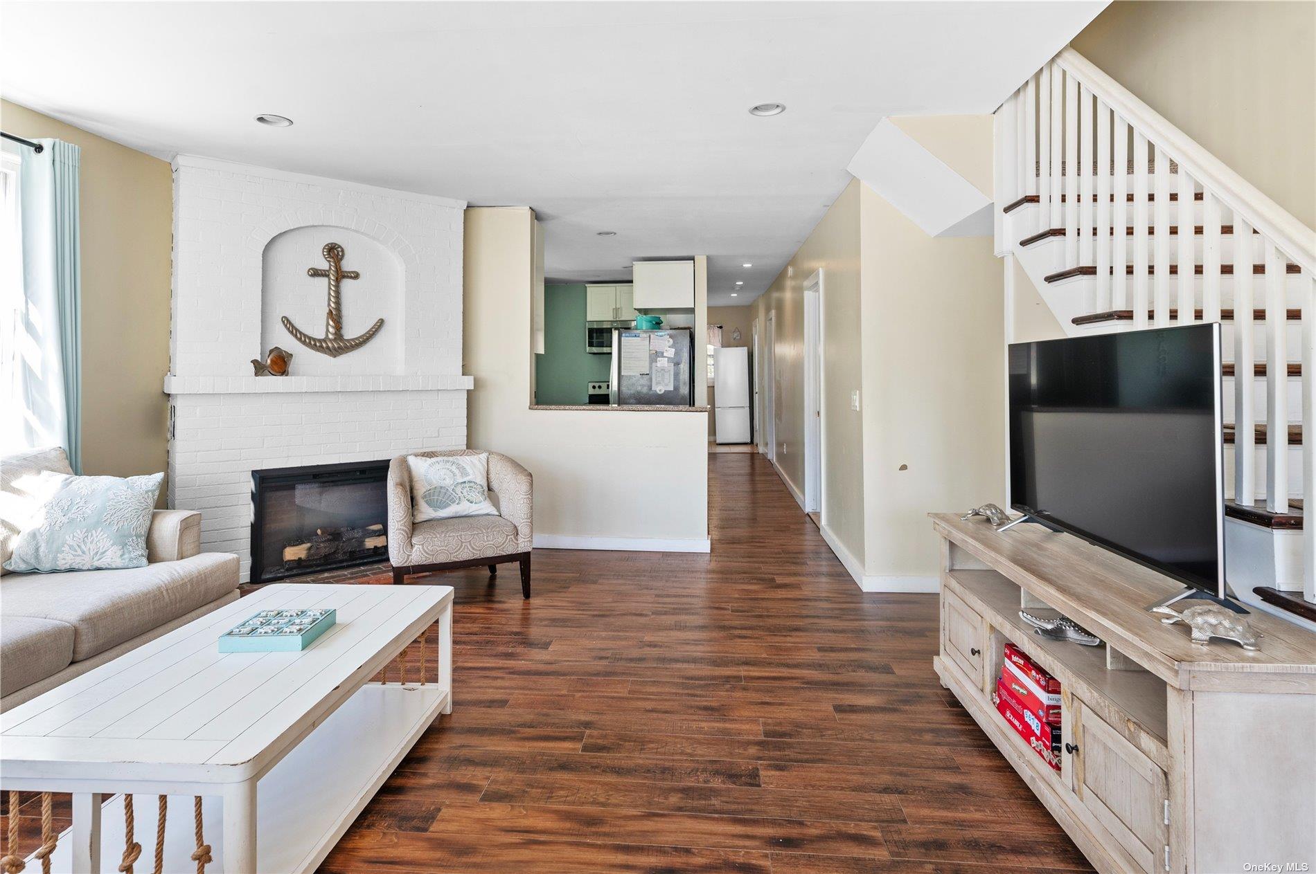 180 Cottage Walk – For Rent photo 2