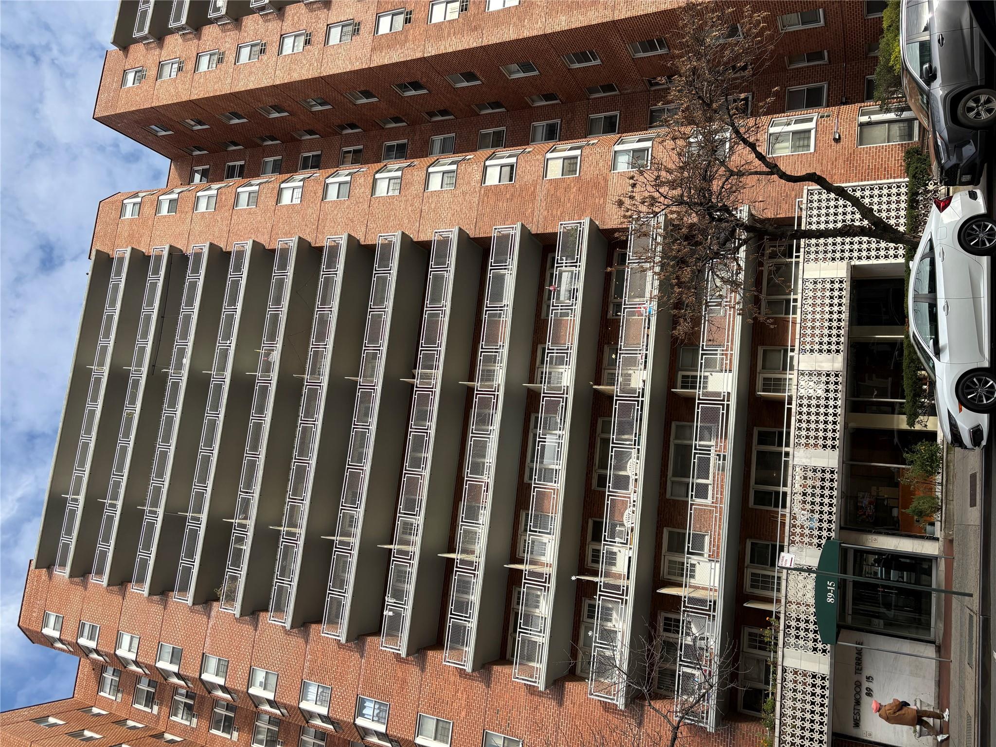 89-15 Parsons Blvd, Unit 11G