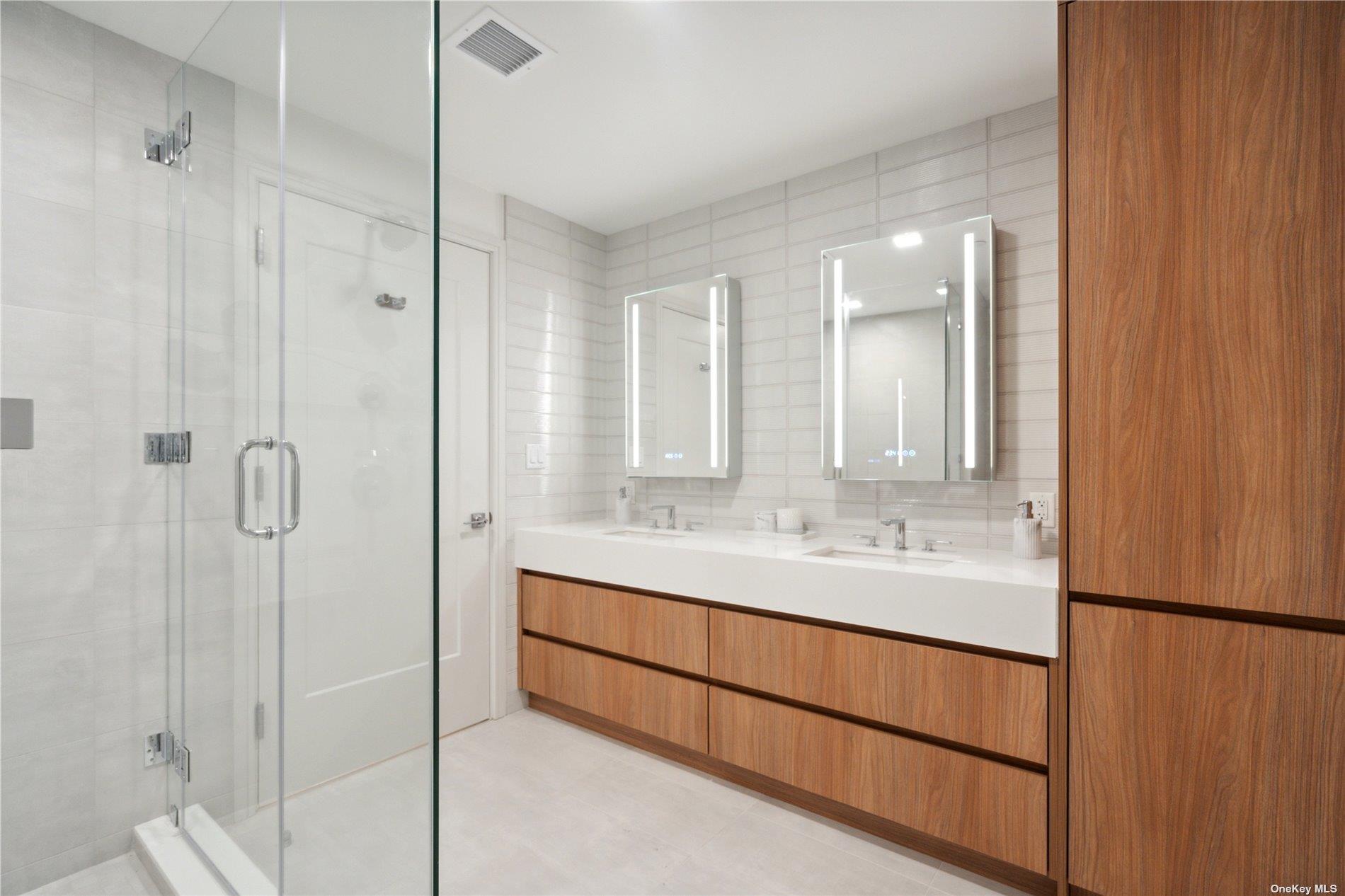218 Middle Neck Road, Unit 205 photo 19