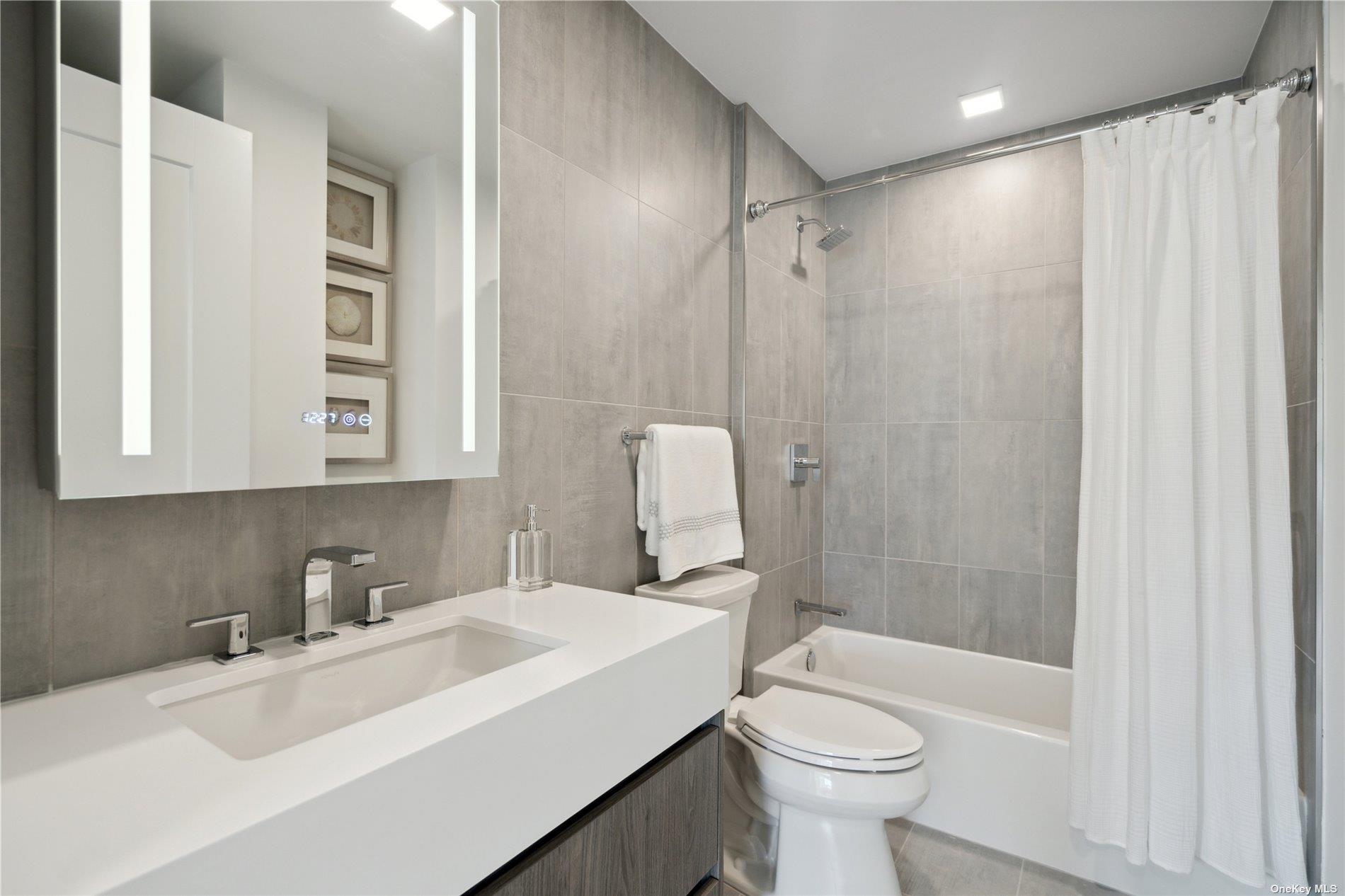 218 Middle Neck Road, Unit 205 photo 22