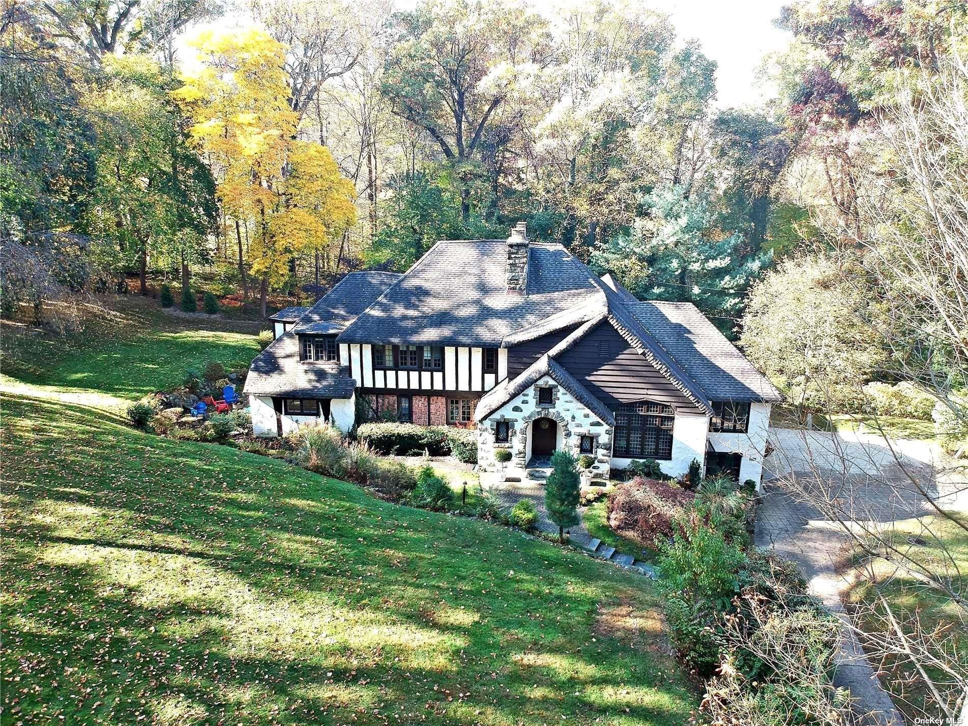539 Manhasset Woods Road – For Sale photo 6