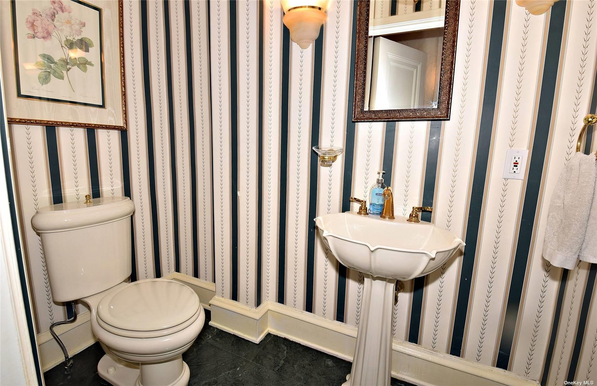 539 Manhasset Woods Road – For Sale photo 18