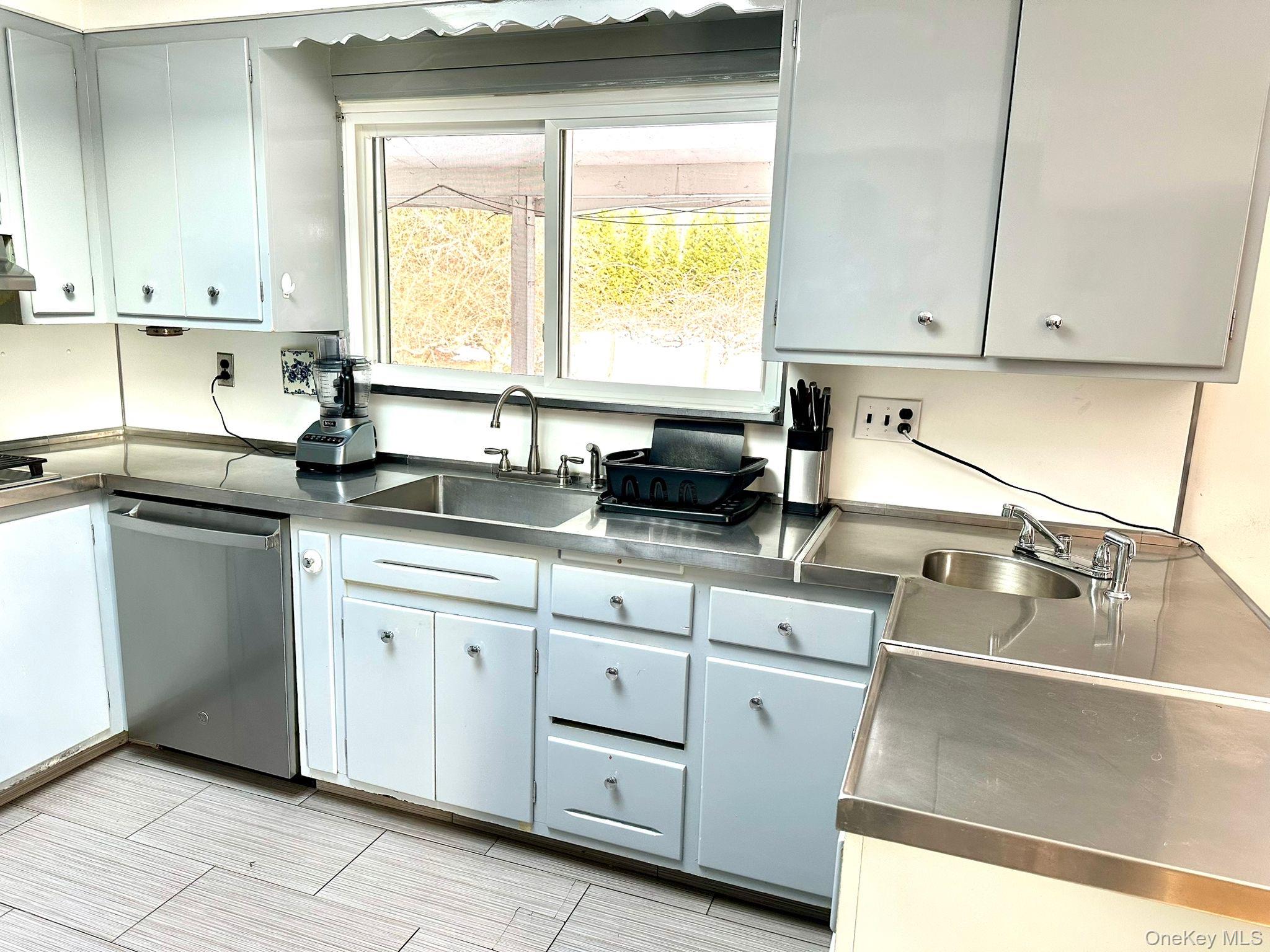 23 Diane Boulevard – For Sale photo 9