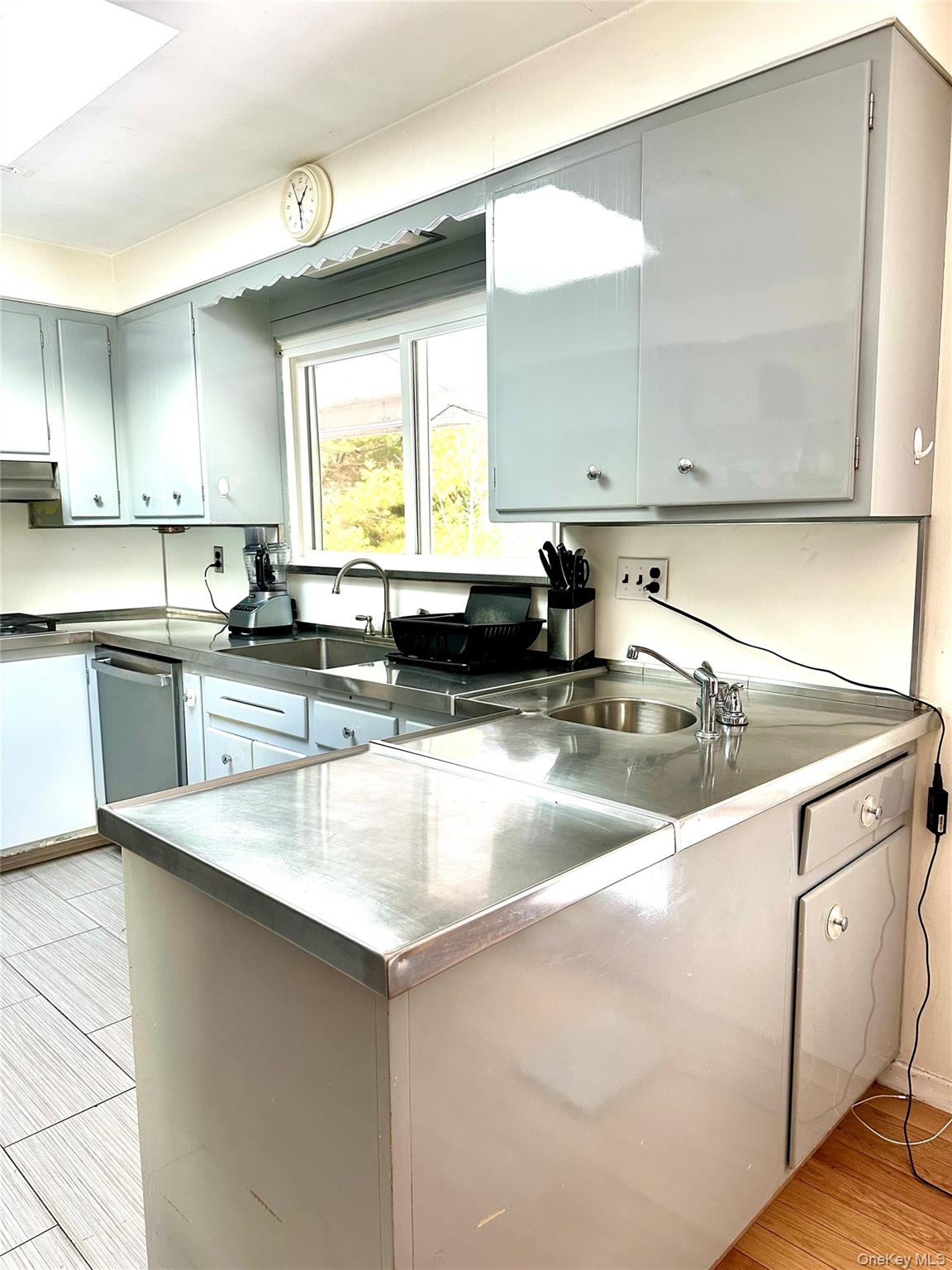 23 Diane Boulevard – For Sale photo 11
