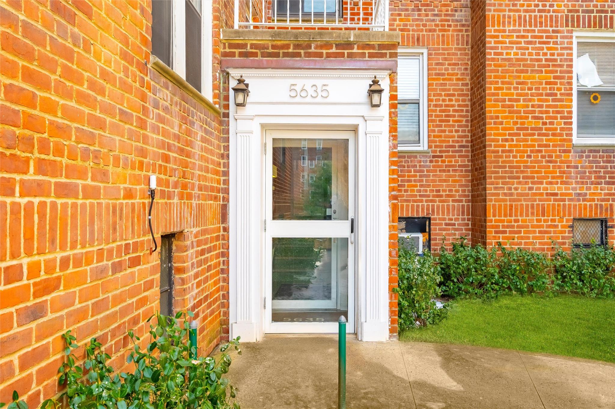 5635 Netherland Avenue, Unit 4E photo 2