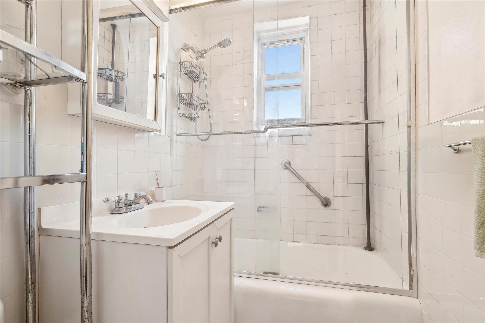 5635 Netherland Avenue, Unit 4E photo 18