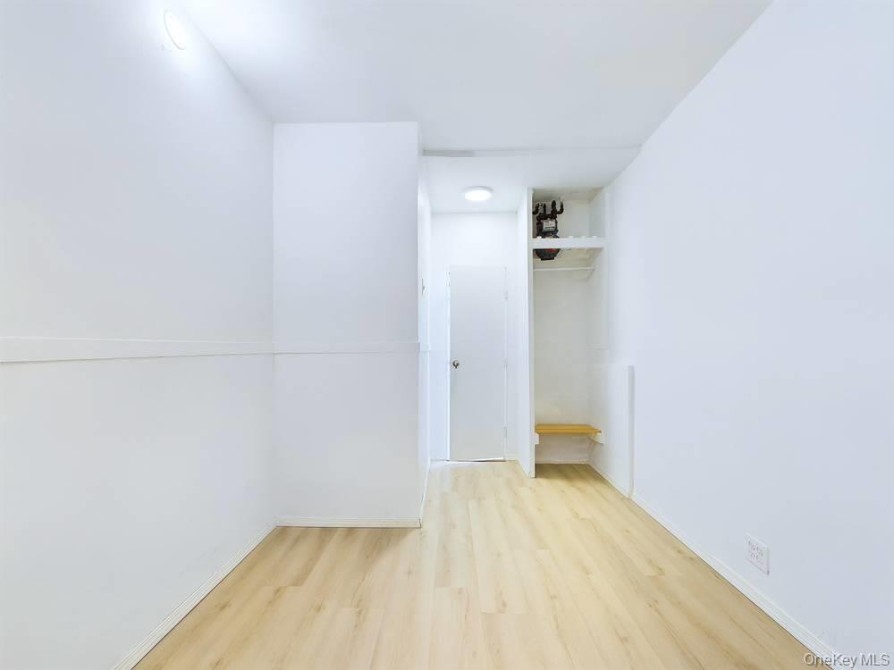 21-58 35 Street, Unit 1E photo 12