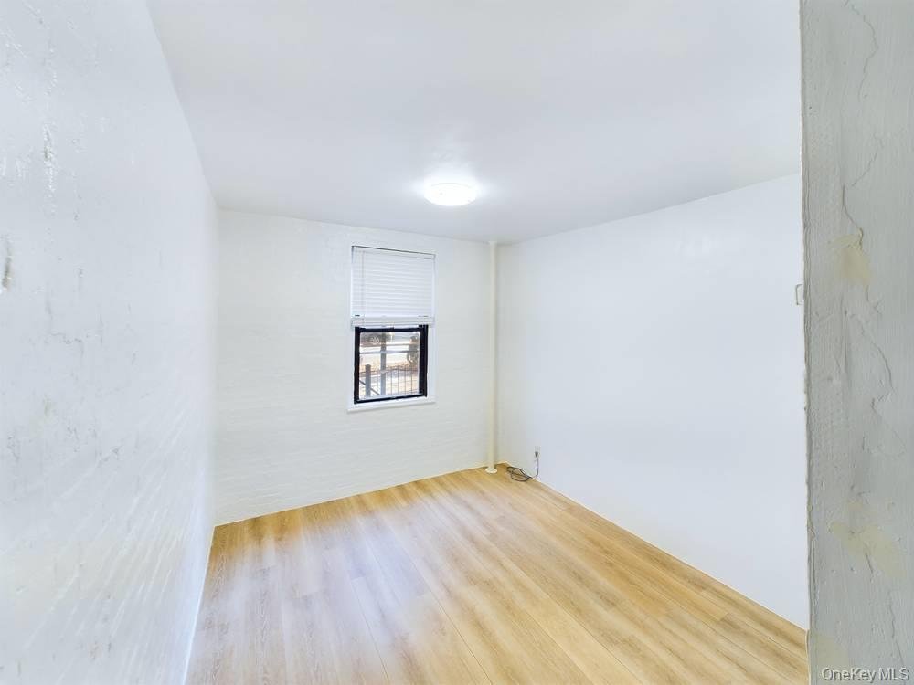 21-58 35 Street, Unit 1E photo 3