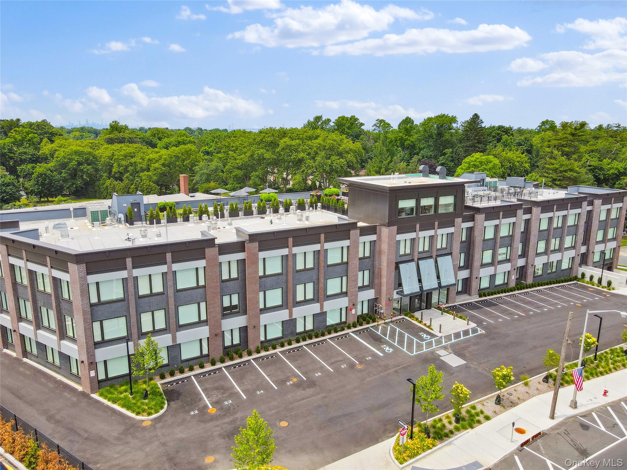 218 Middle Neck Road, Unit 302