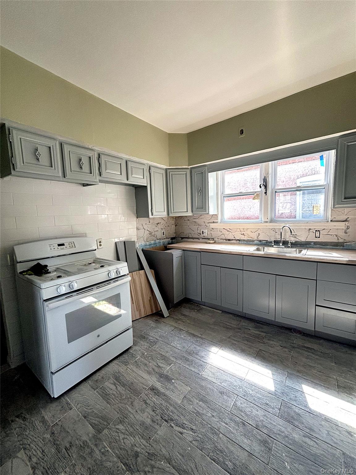 917 Norwood Ave – For Sale photo 2