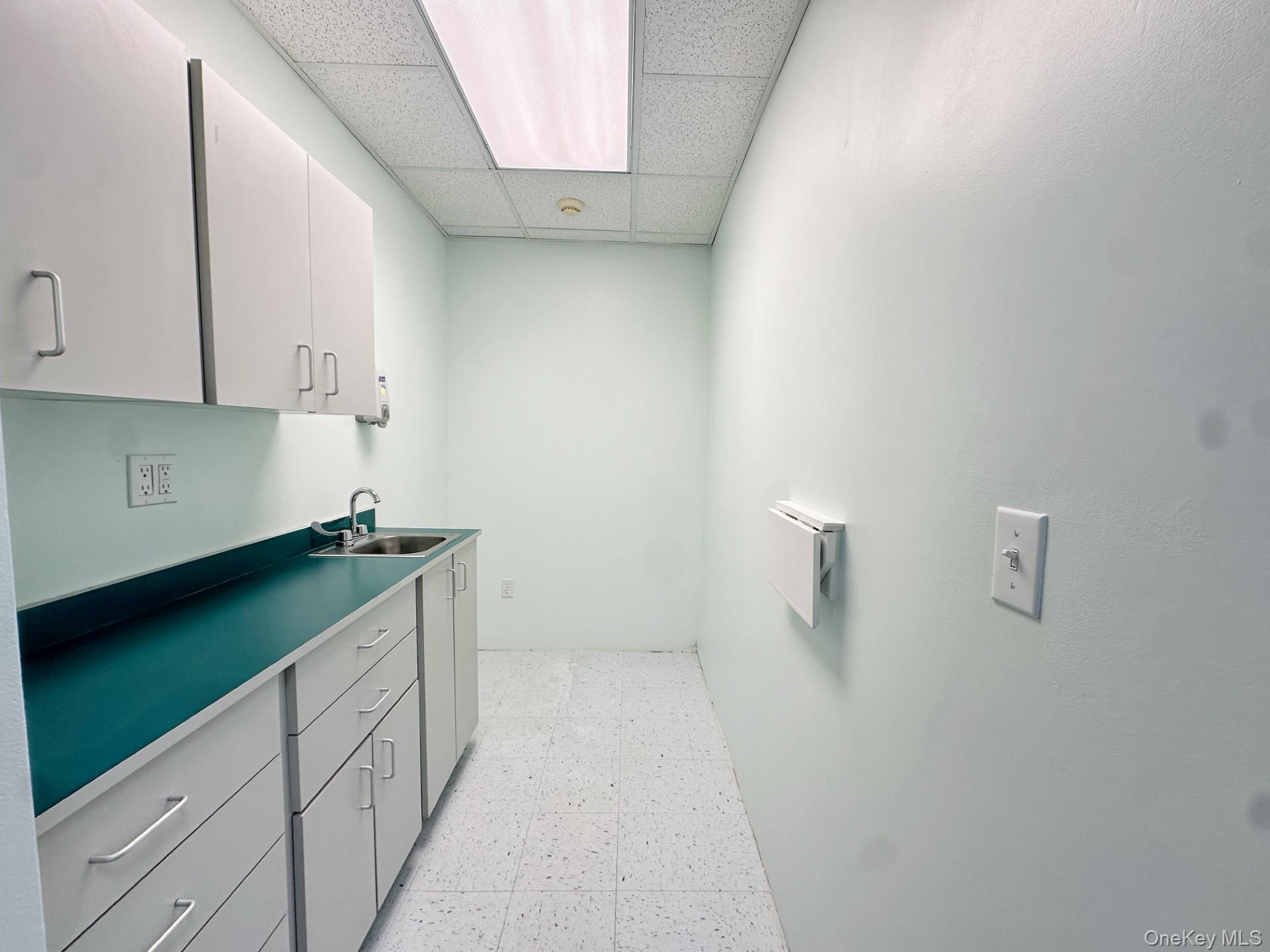 531 Central Park Avenue, Unit 102 photo 6