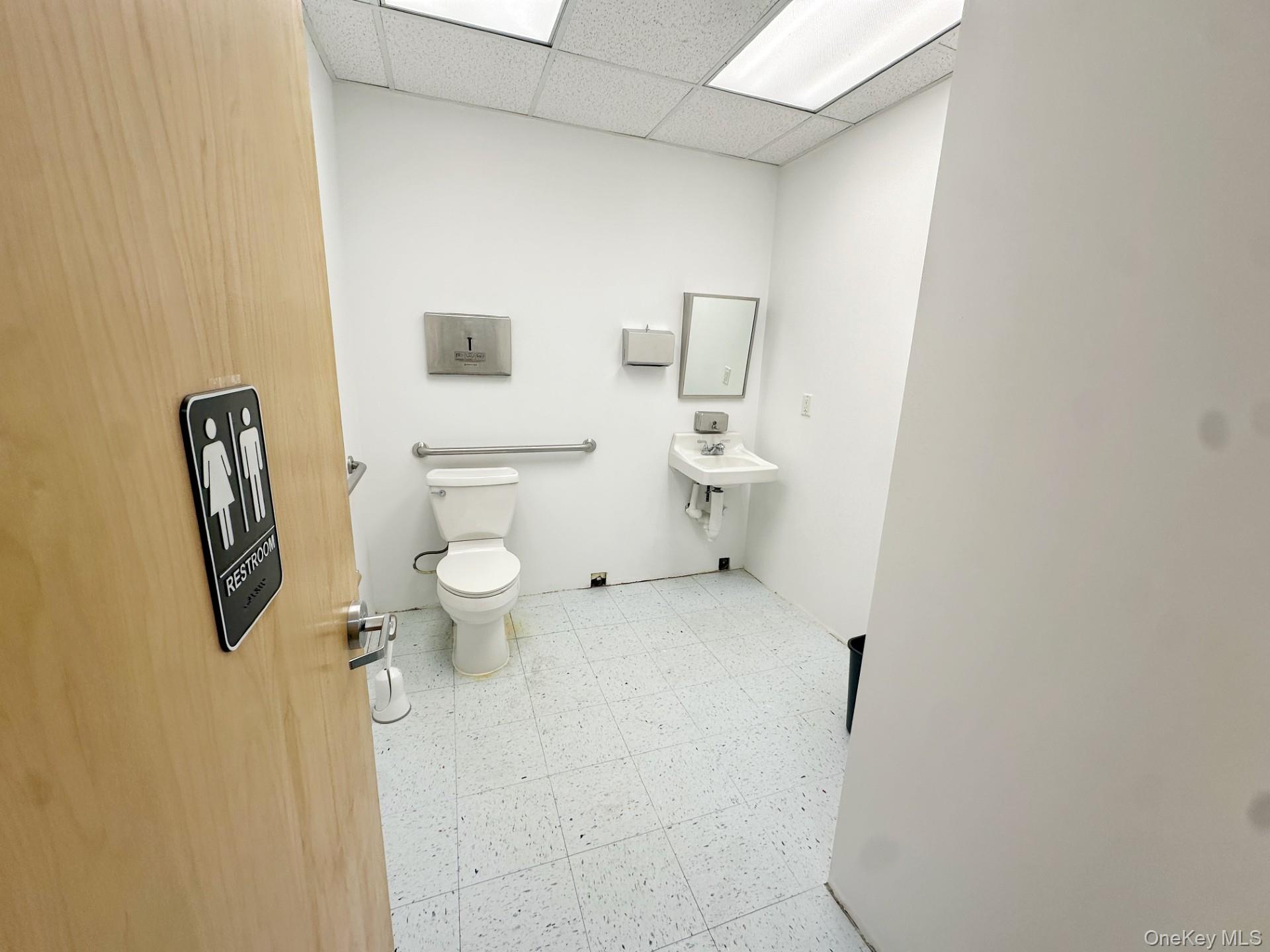 531 Central Park Avenue, Unit 102 photo 12
