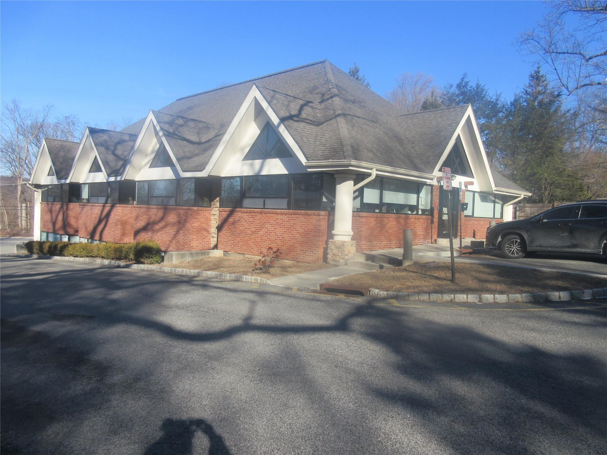 49 N Airmont Road – For Rent photo 27