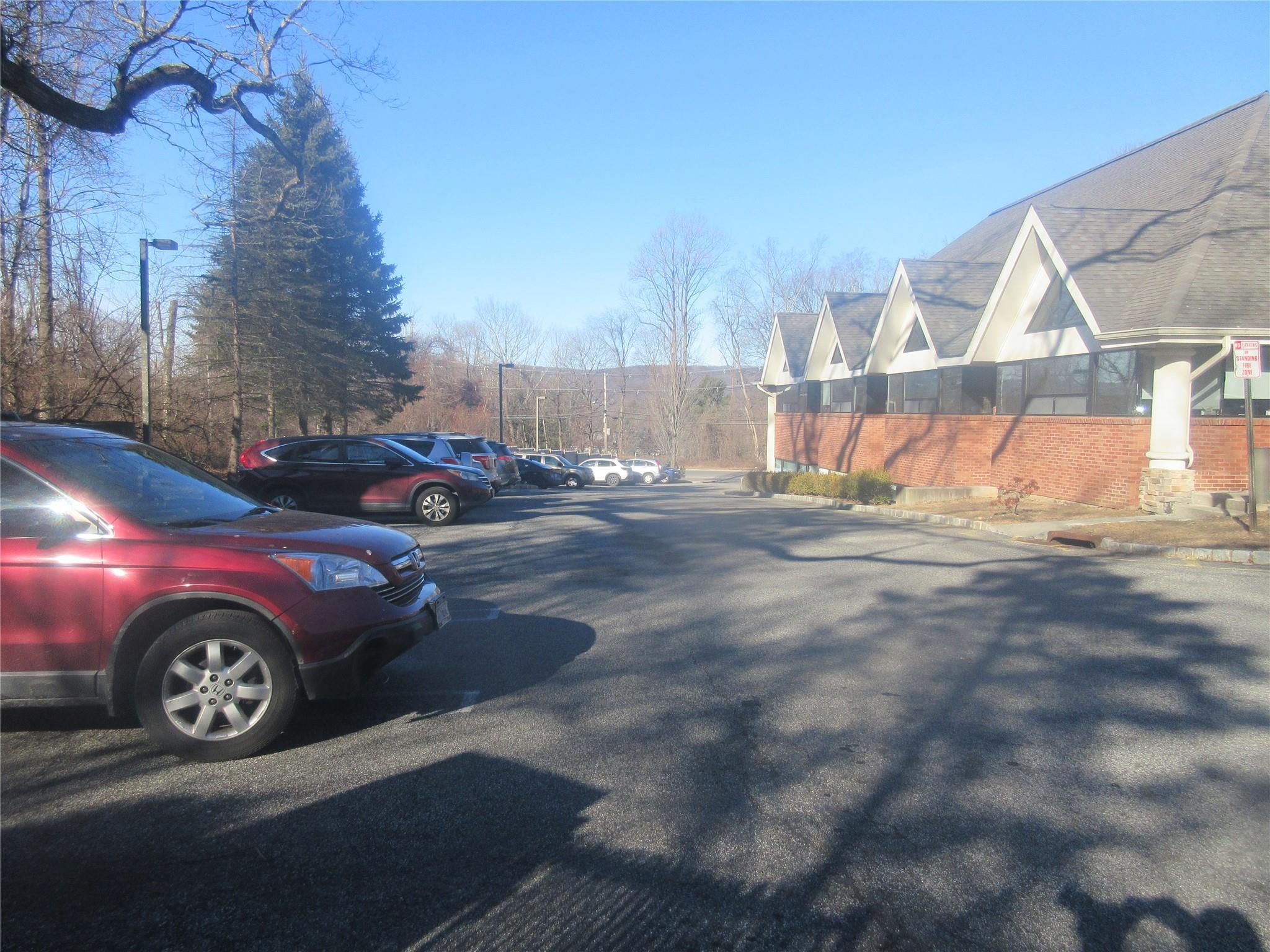 49 N Airmont Road – For Rent photo 3