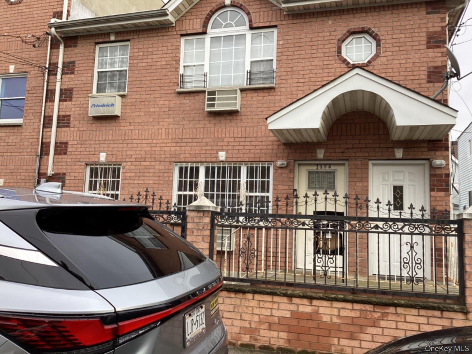 13-58 Pinson Street – For Sale