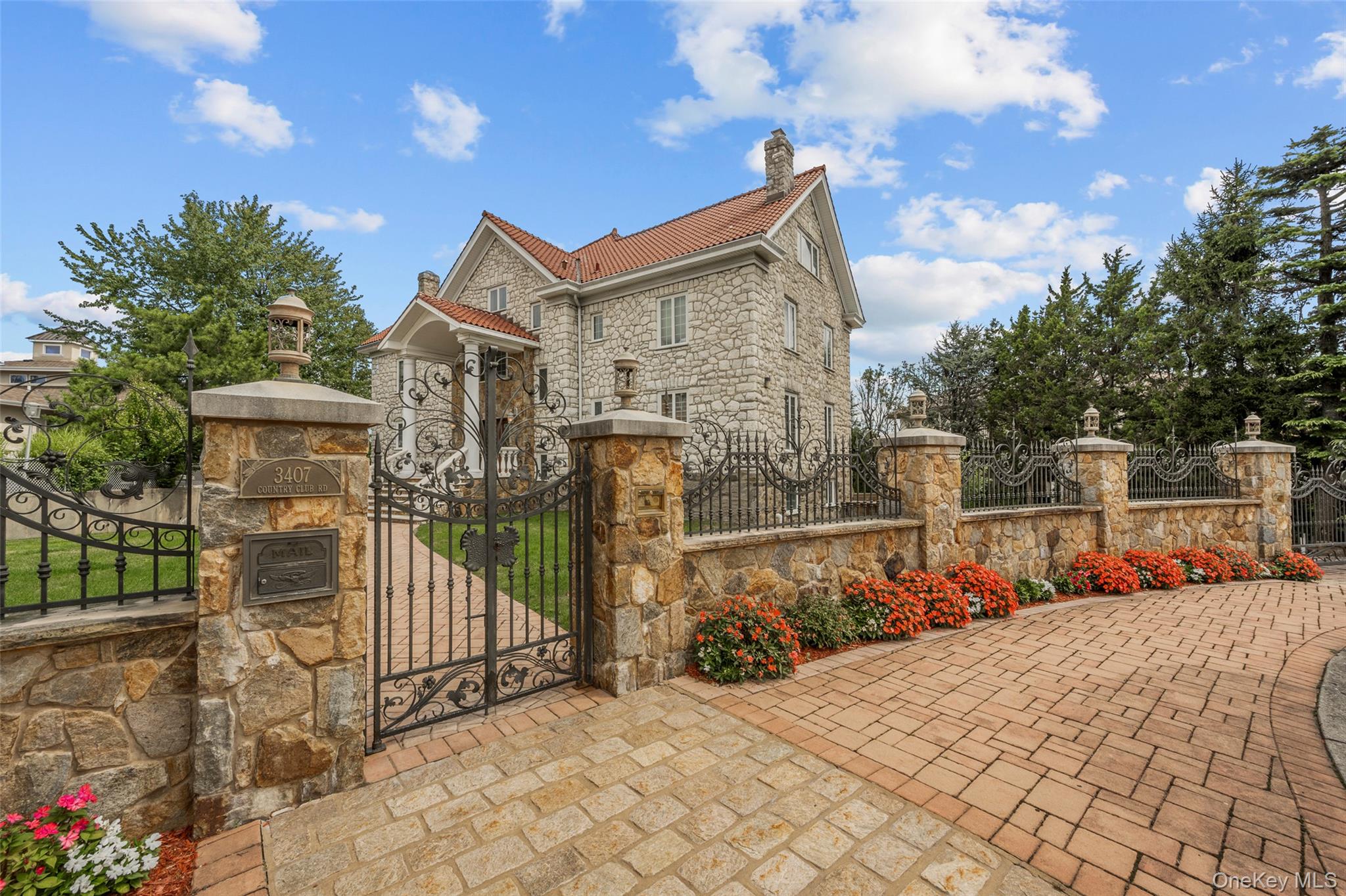 3407 Country Club Road – For Sale