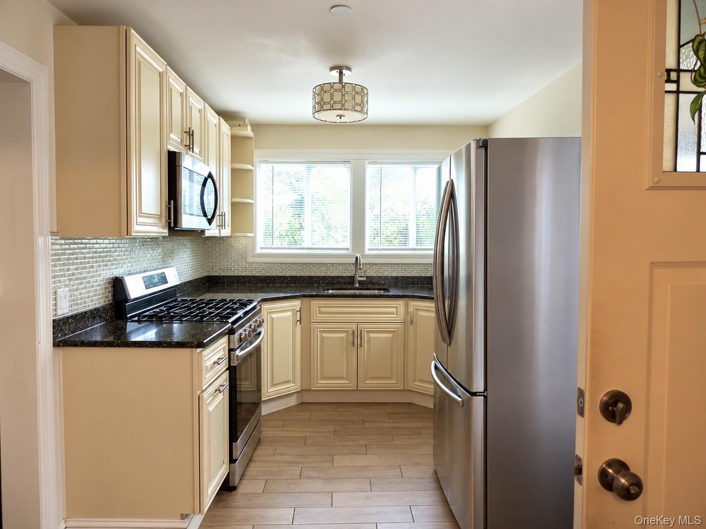 212 Beekman Avenue – For Sale photo 8