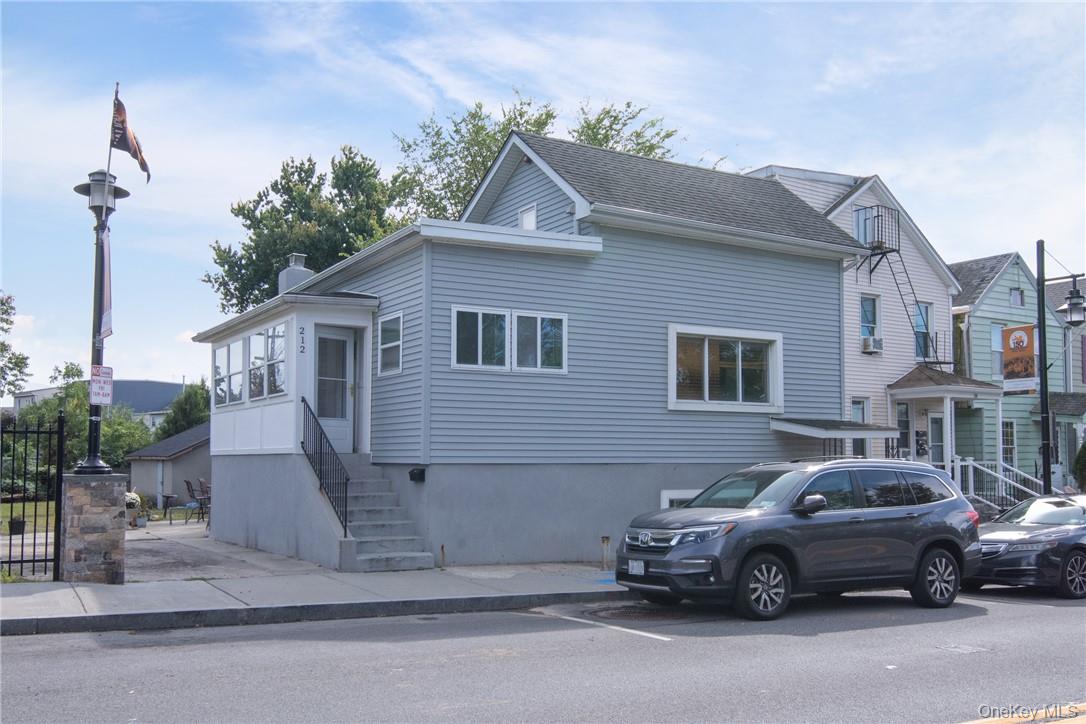212 Beekman Avenue – For Sale