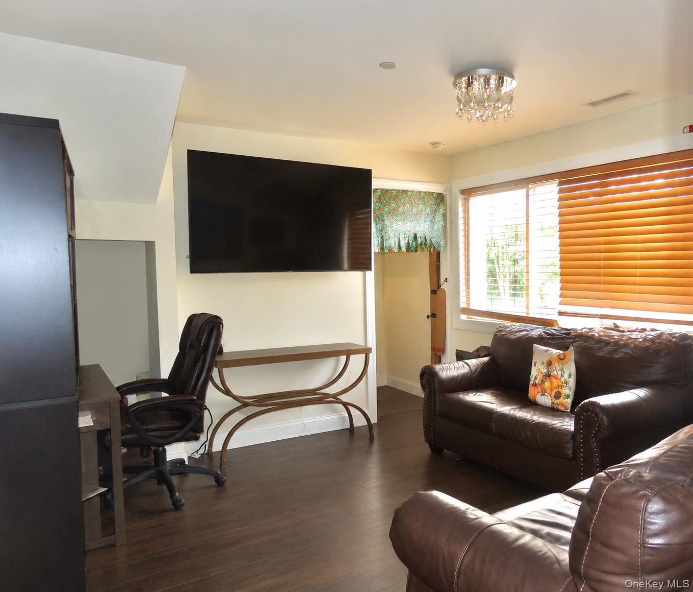 212 Beekman Avenue – For Sale photo 6