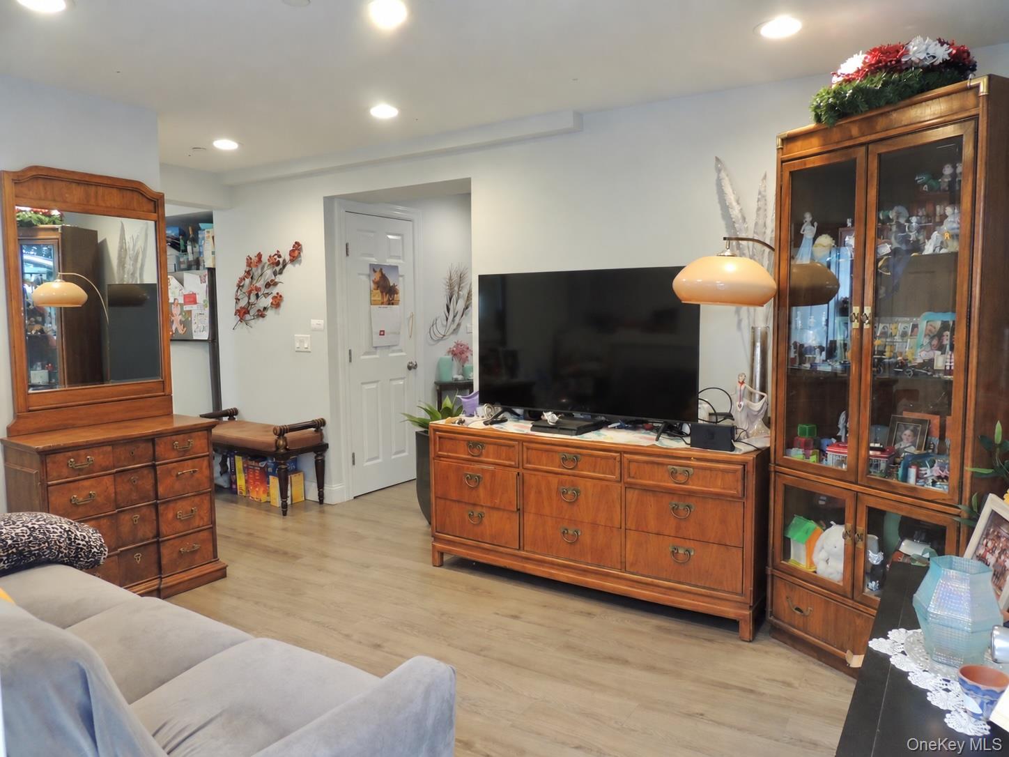 212 Beekman Avenue – For Sale photo 15