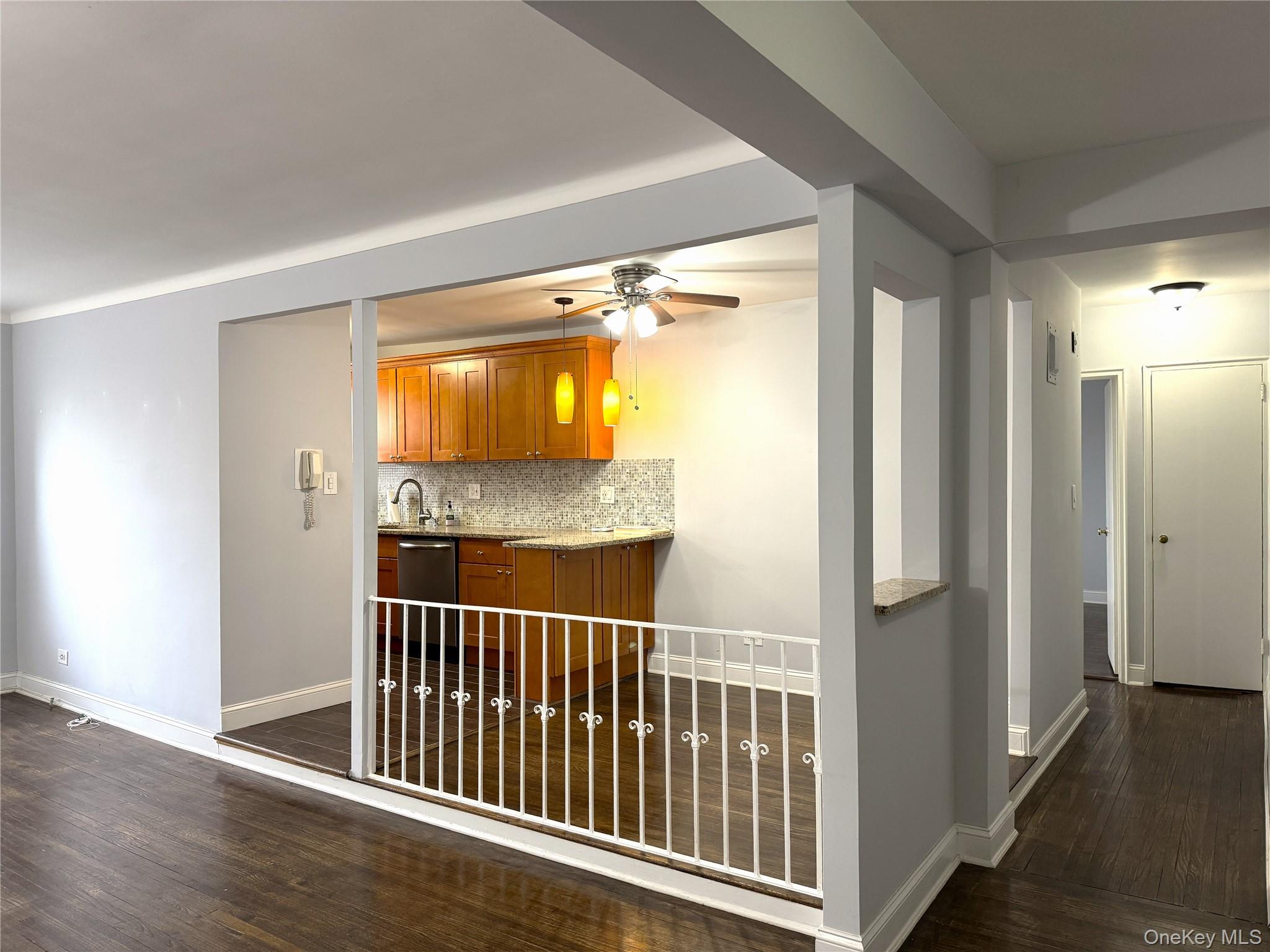 143-50 Hoover Ave, Unit 204 photo 4