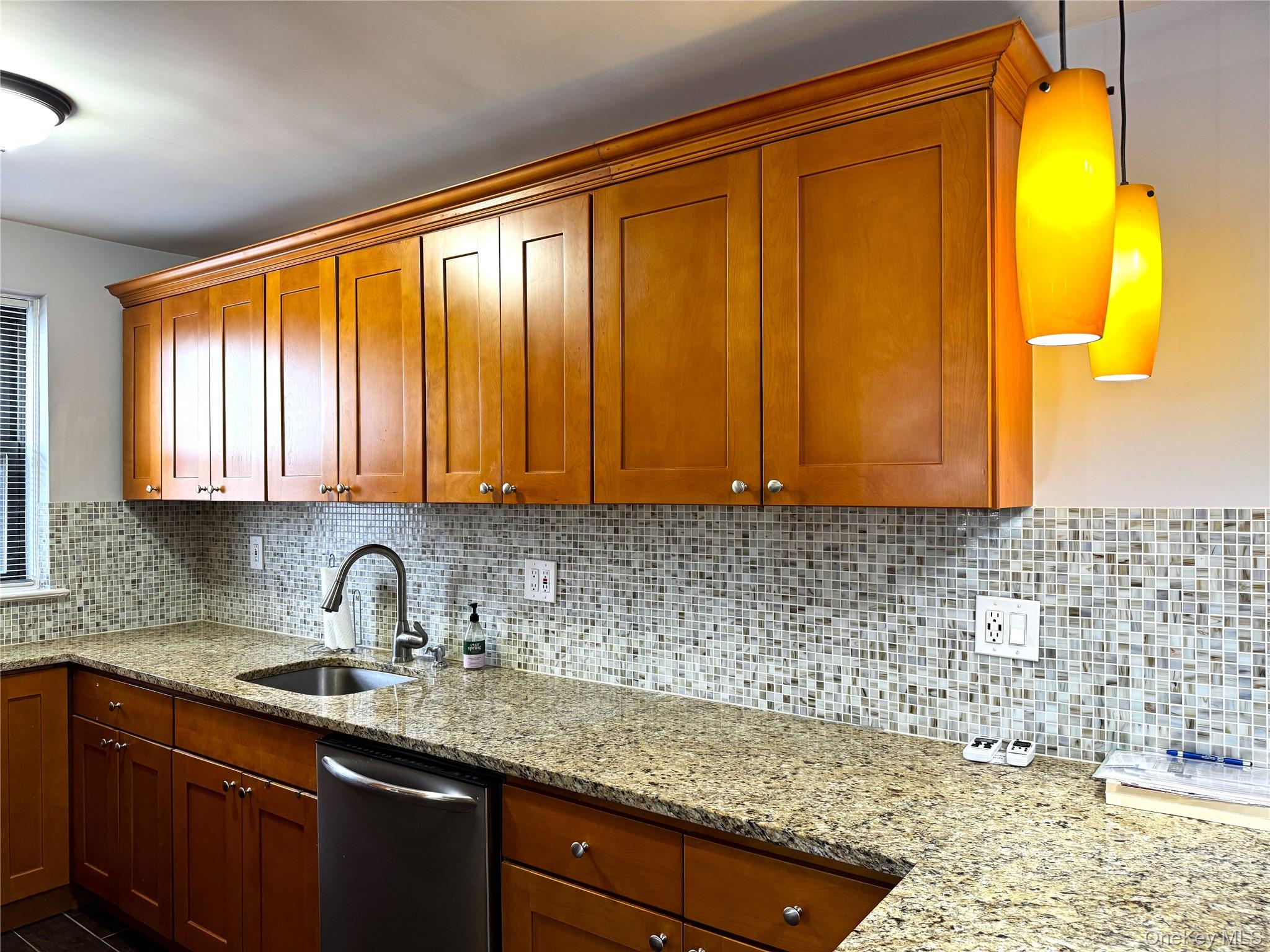 143-50 Hoover Ave, Unit 204 photo 8
