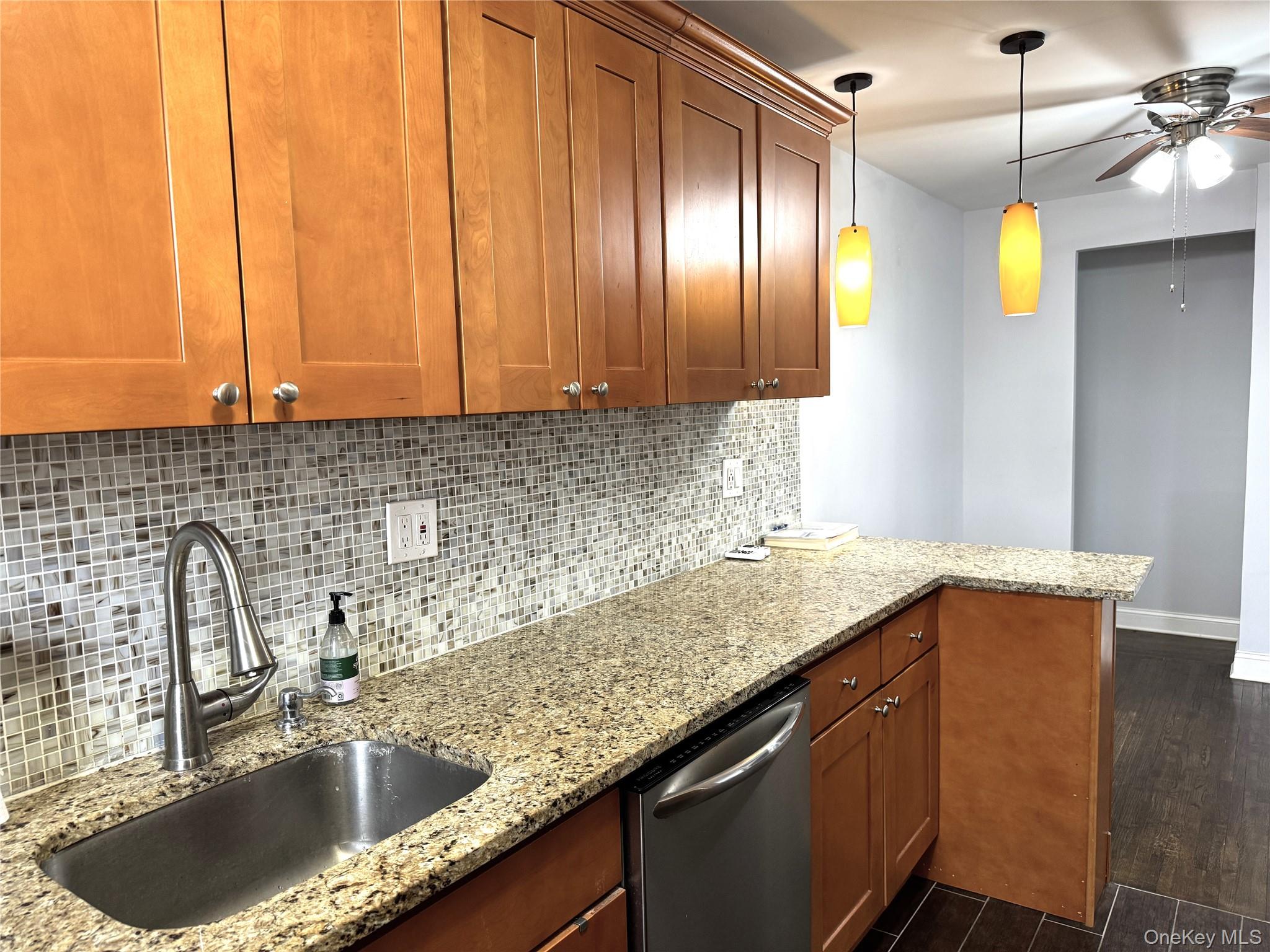 143-50 Hoover Ave, Unit 204 photo 11