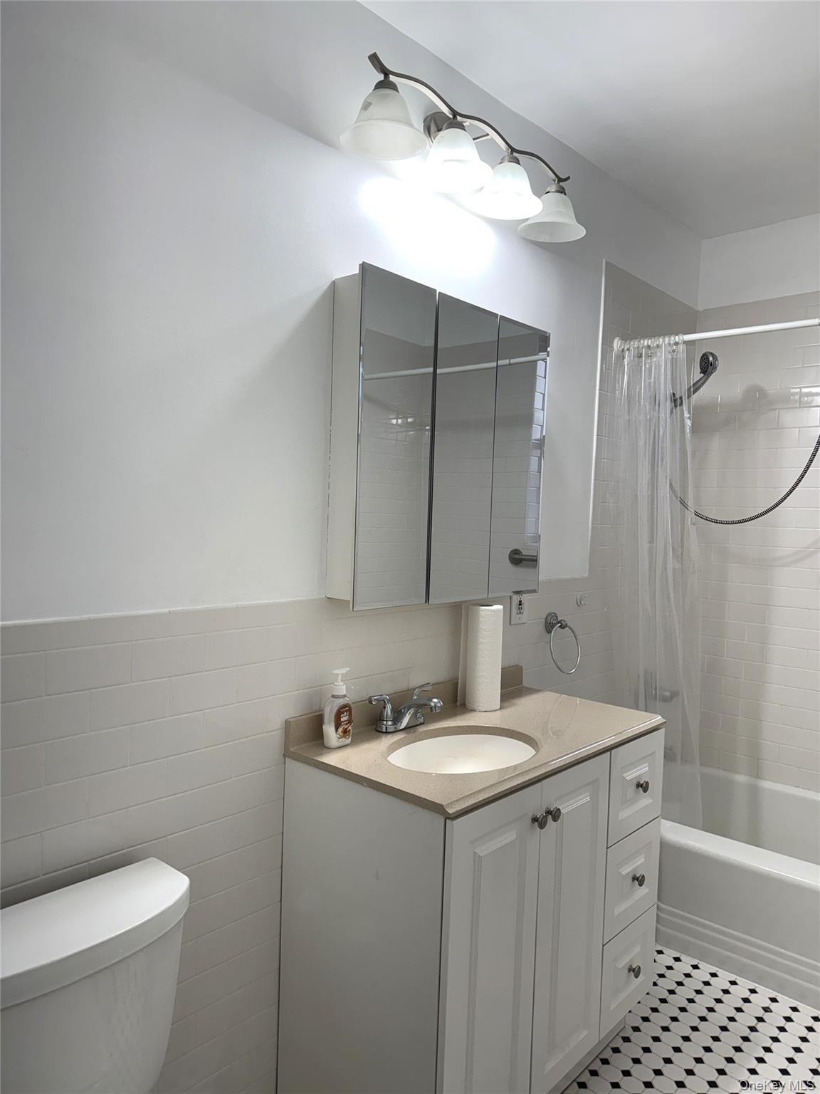 143-50 Hoover Ave, Unit 204 photo 18