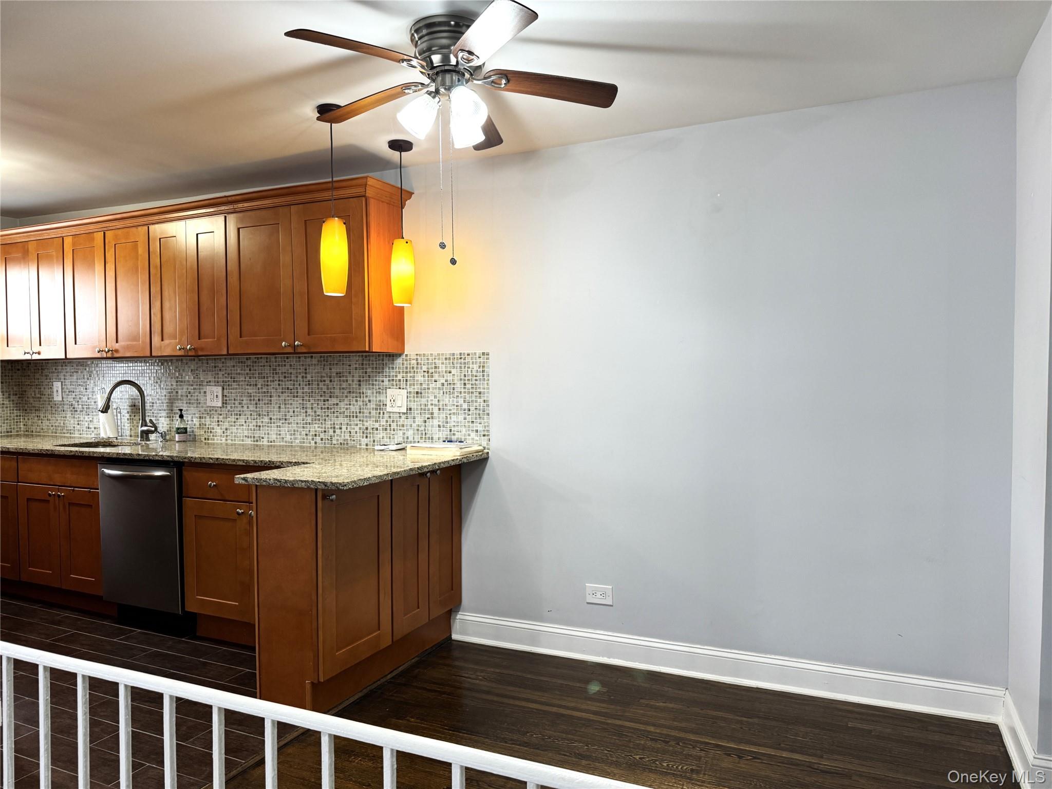 143-50 Hoover Ave, Unit 204 photo 6