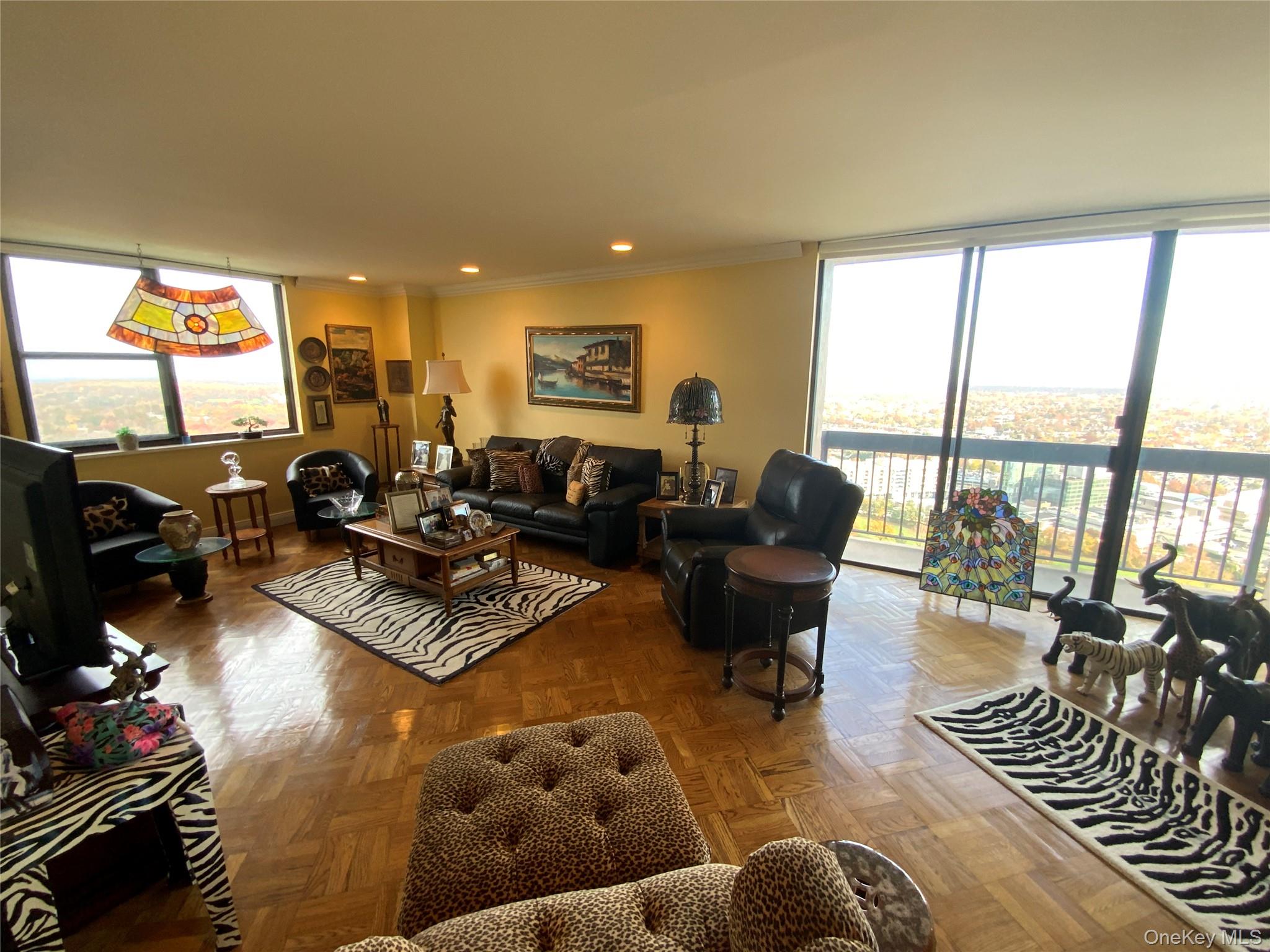 27110 Grand Central Parkway, Unit 33D photo 3