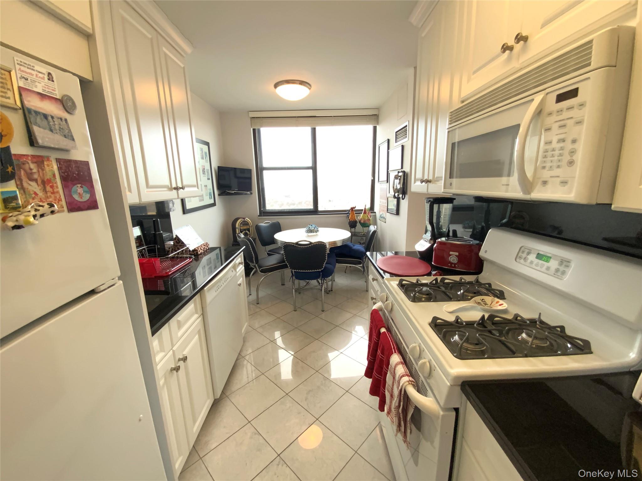 27110 Grand Central Parkway, Unit 33D photo 9