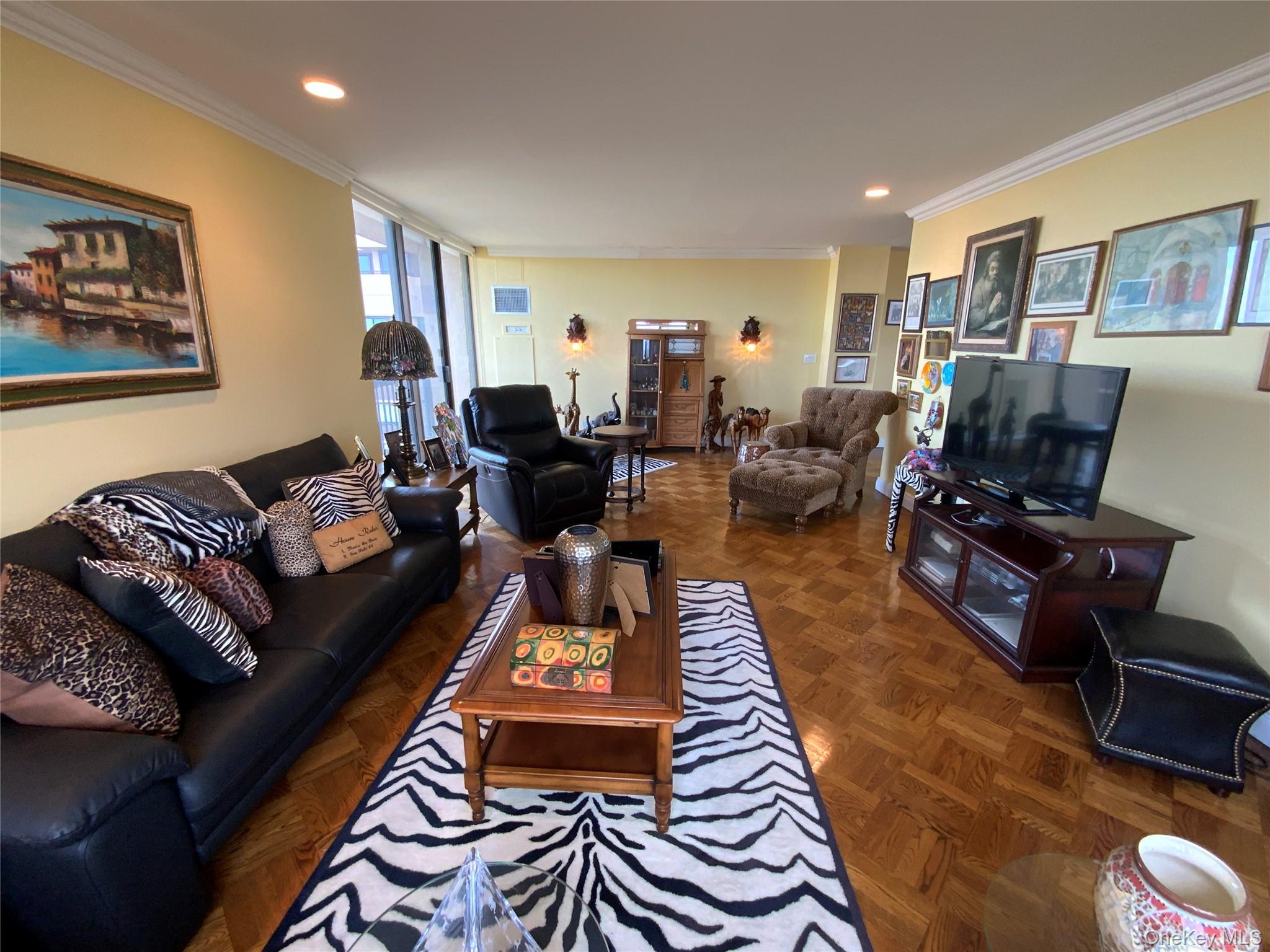 27110 Grand Central Parkway, Unit 33D photo 6