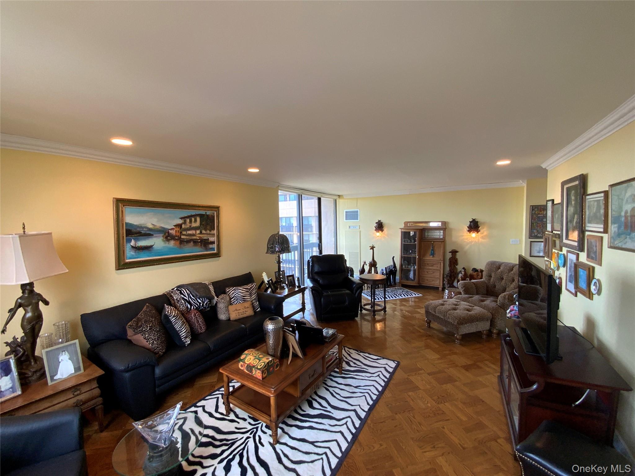 27110 Grand Central Parkway, Unit 33D photo 4