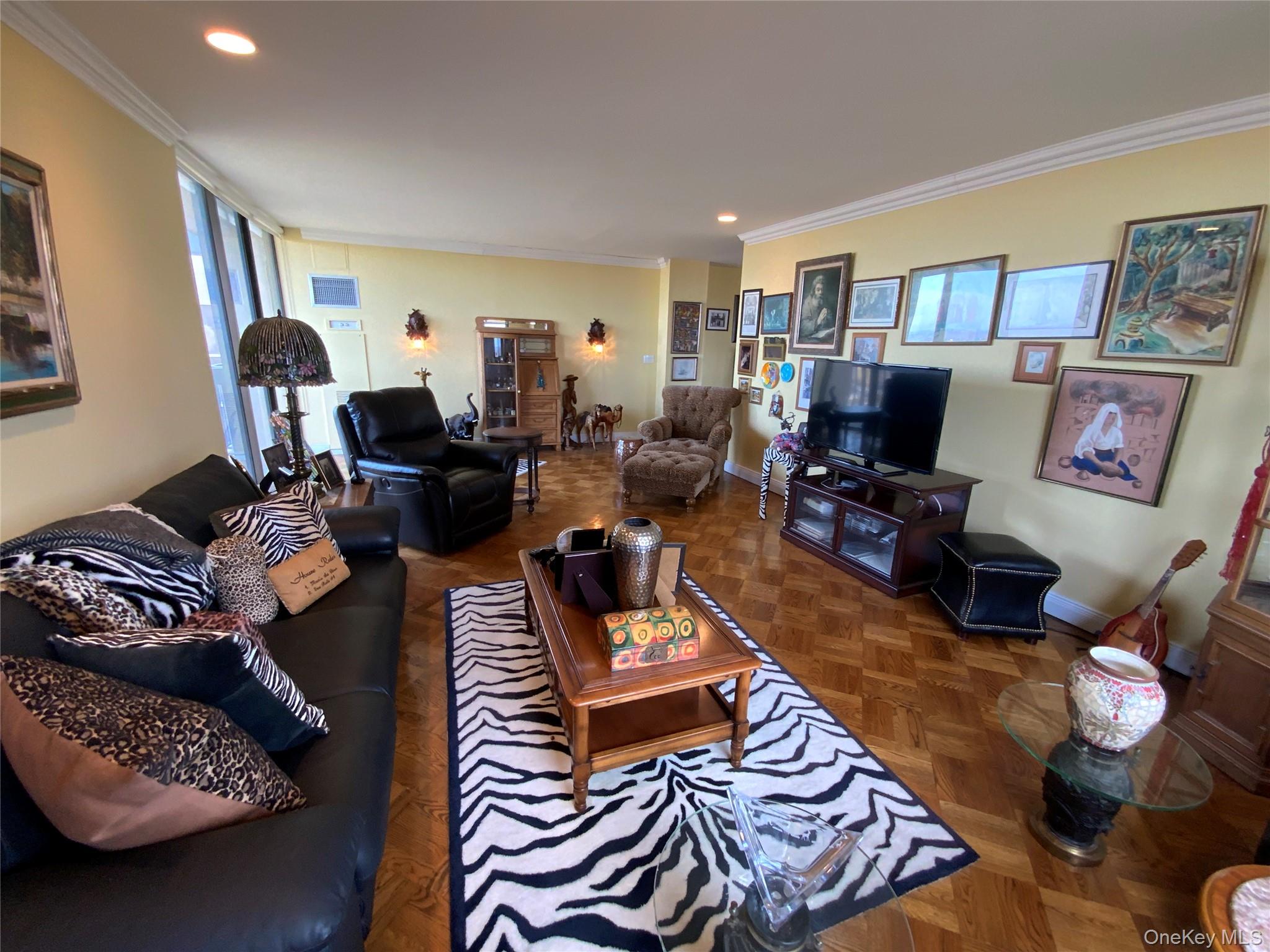 27110 Grand Central Parkway, Unit 33D photo 7