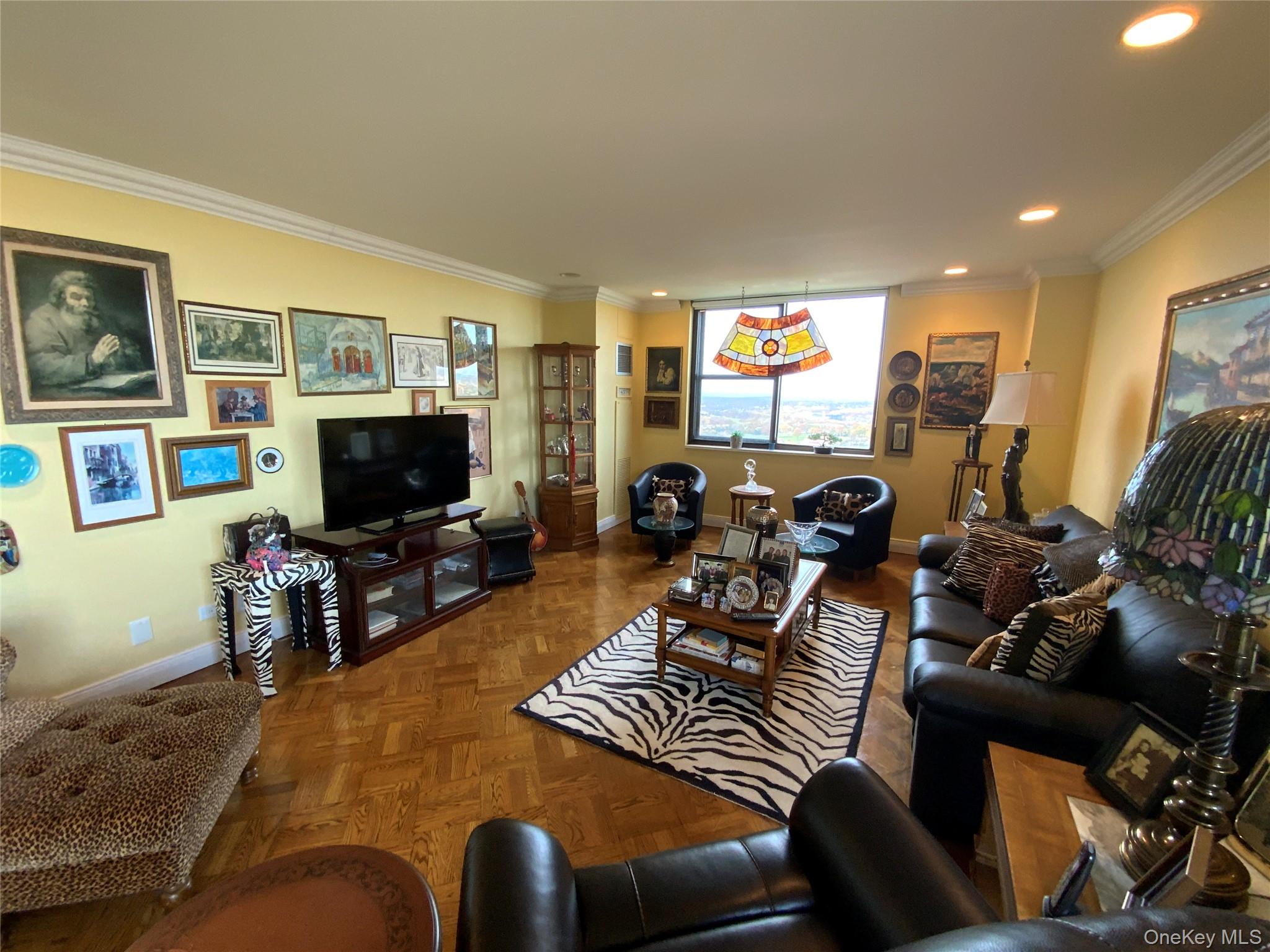 27110 Grand Central Parkway, Unit 33D photo 2