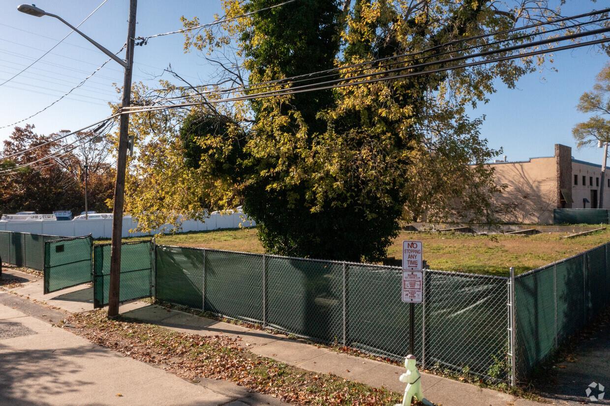 33 Park Place – For Sale photo 4