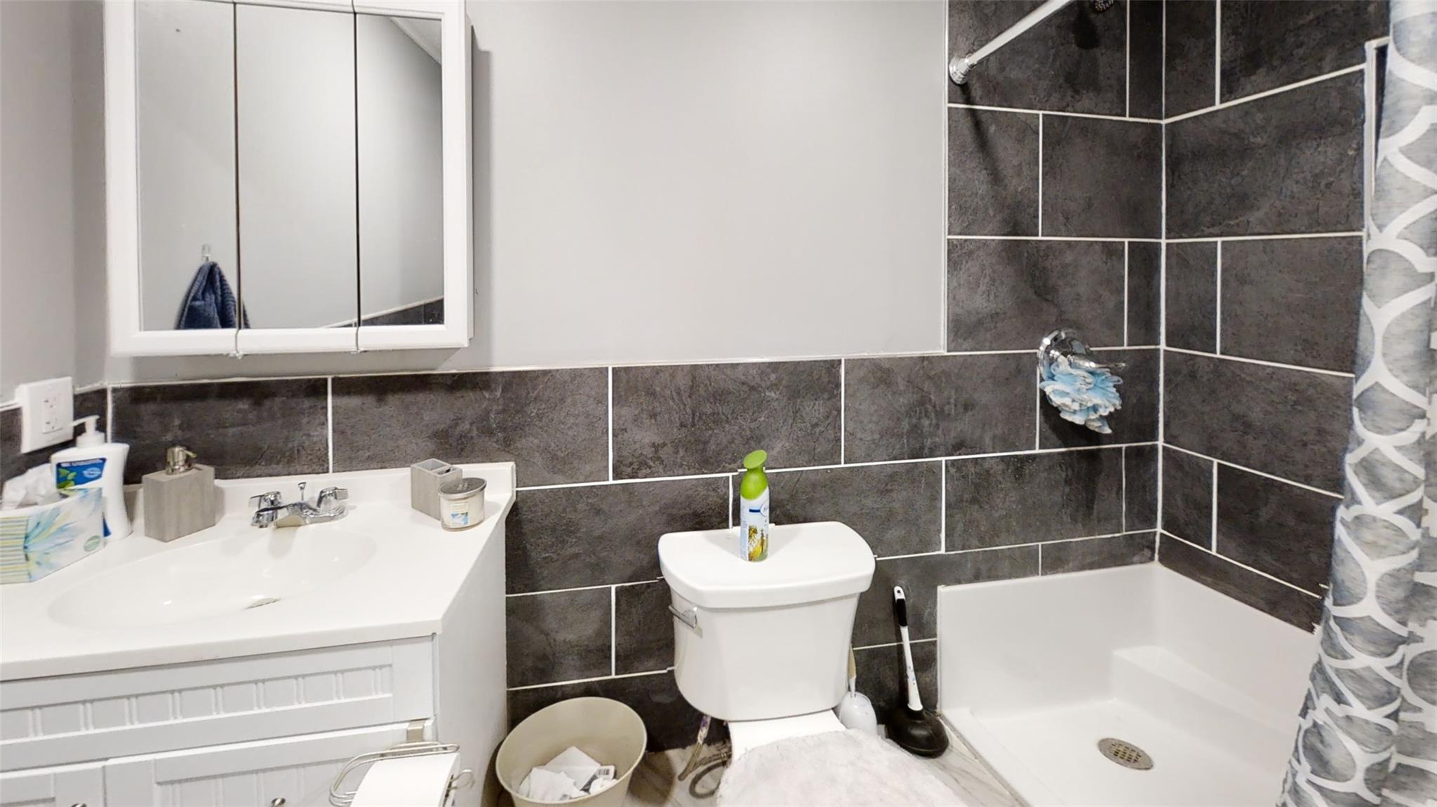 10 Benson Street – For Sale photo 8