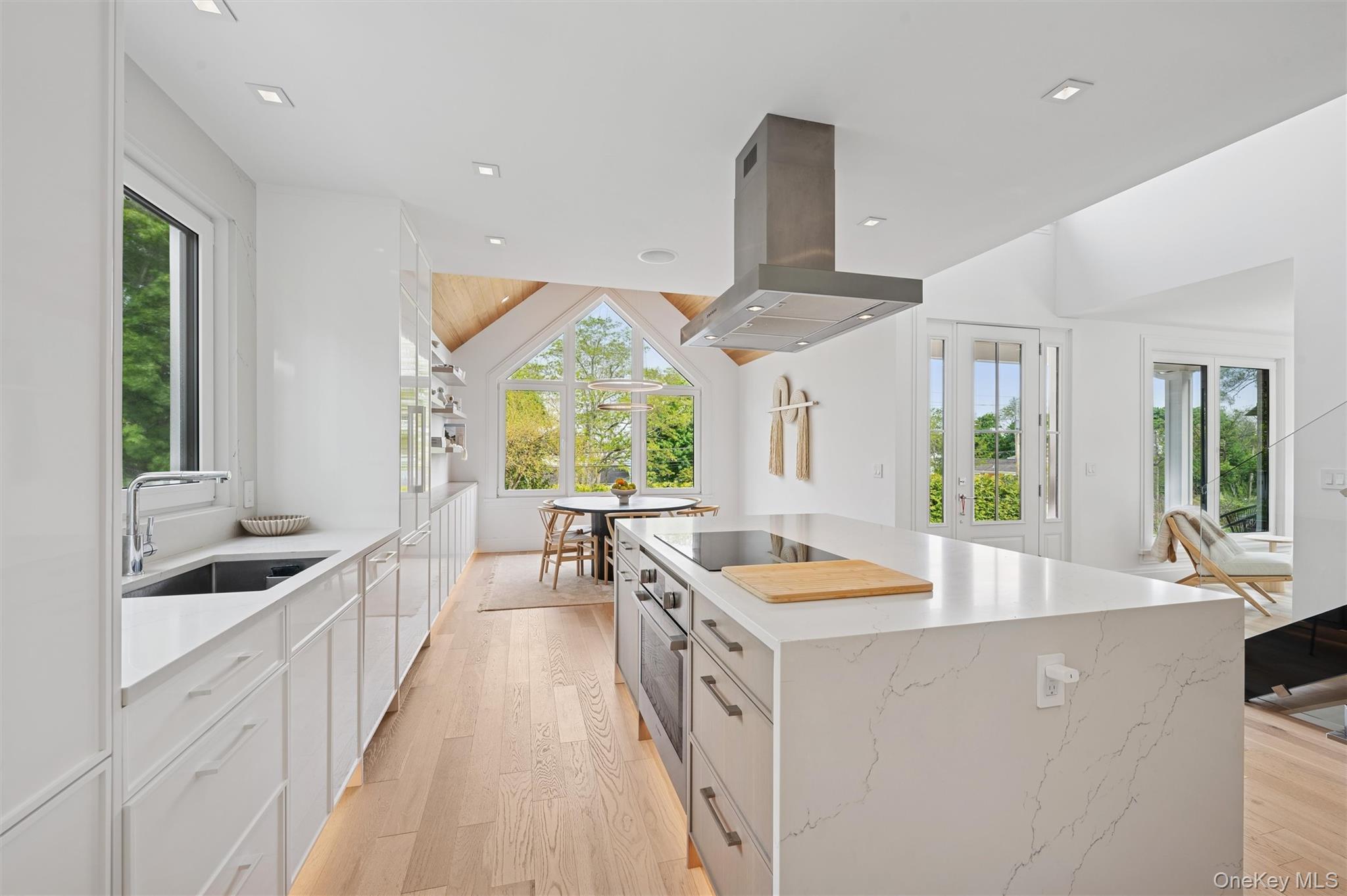 28 Canoe Place Road – For Rent photo 9