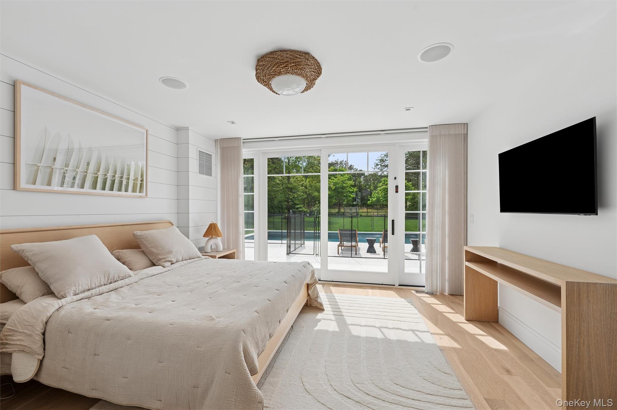 28 Canoe Place Road – For Rent photo 13