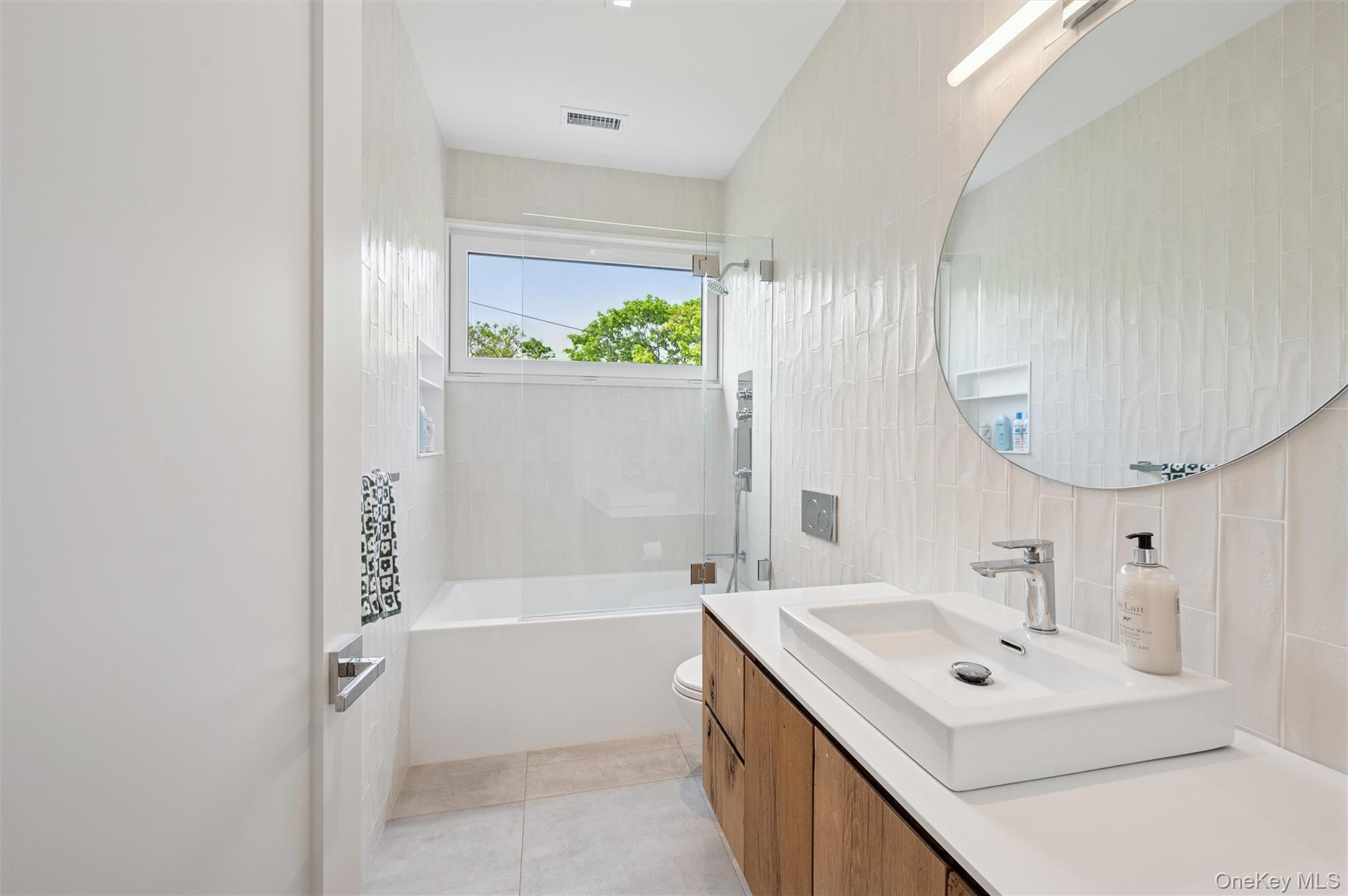 28 Canoe Place Road – For Rent photo 23