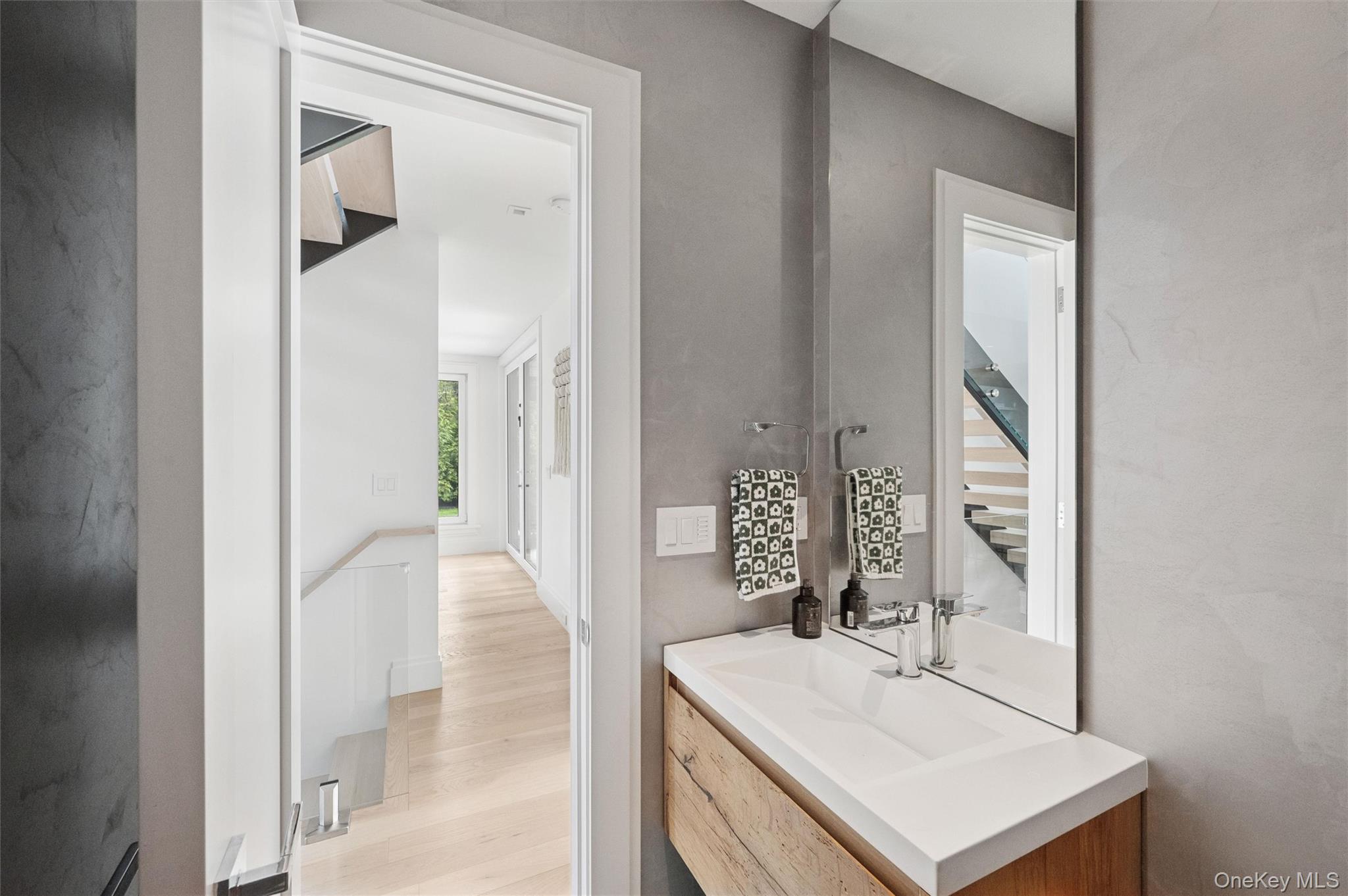 28 Canoe Place Road – For Rent photo 12