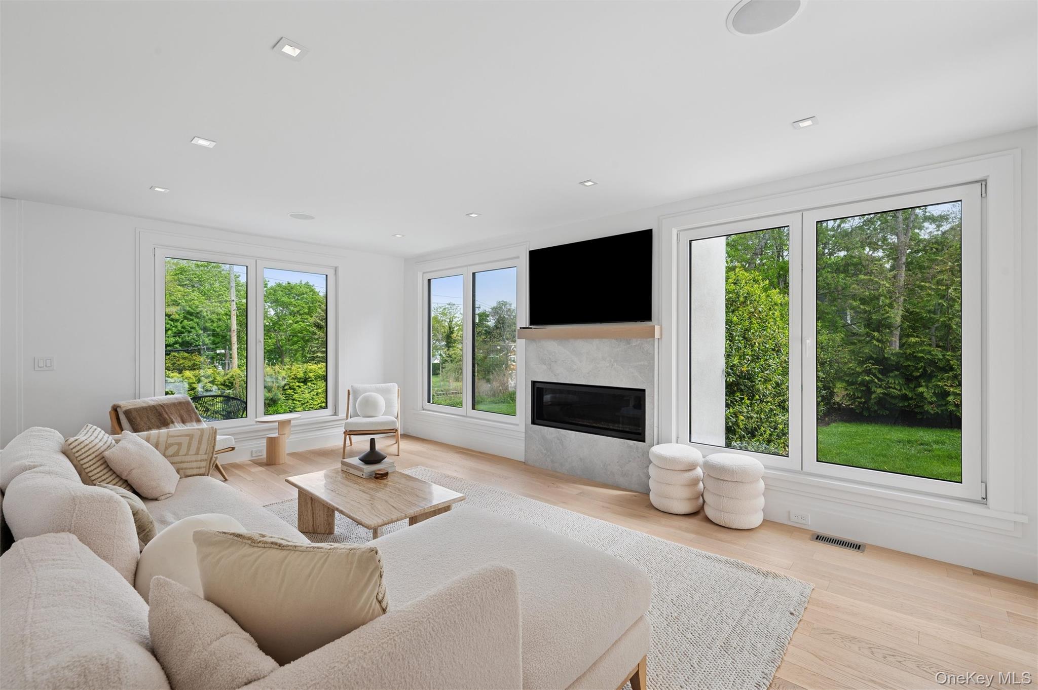 28 Canoe Place Road – For Rent photo 7