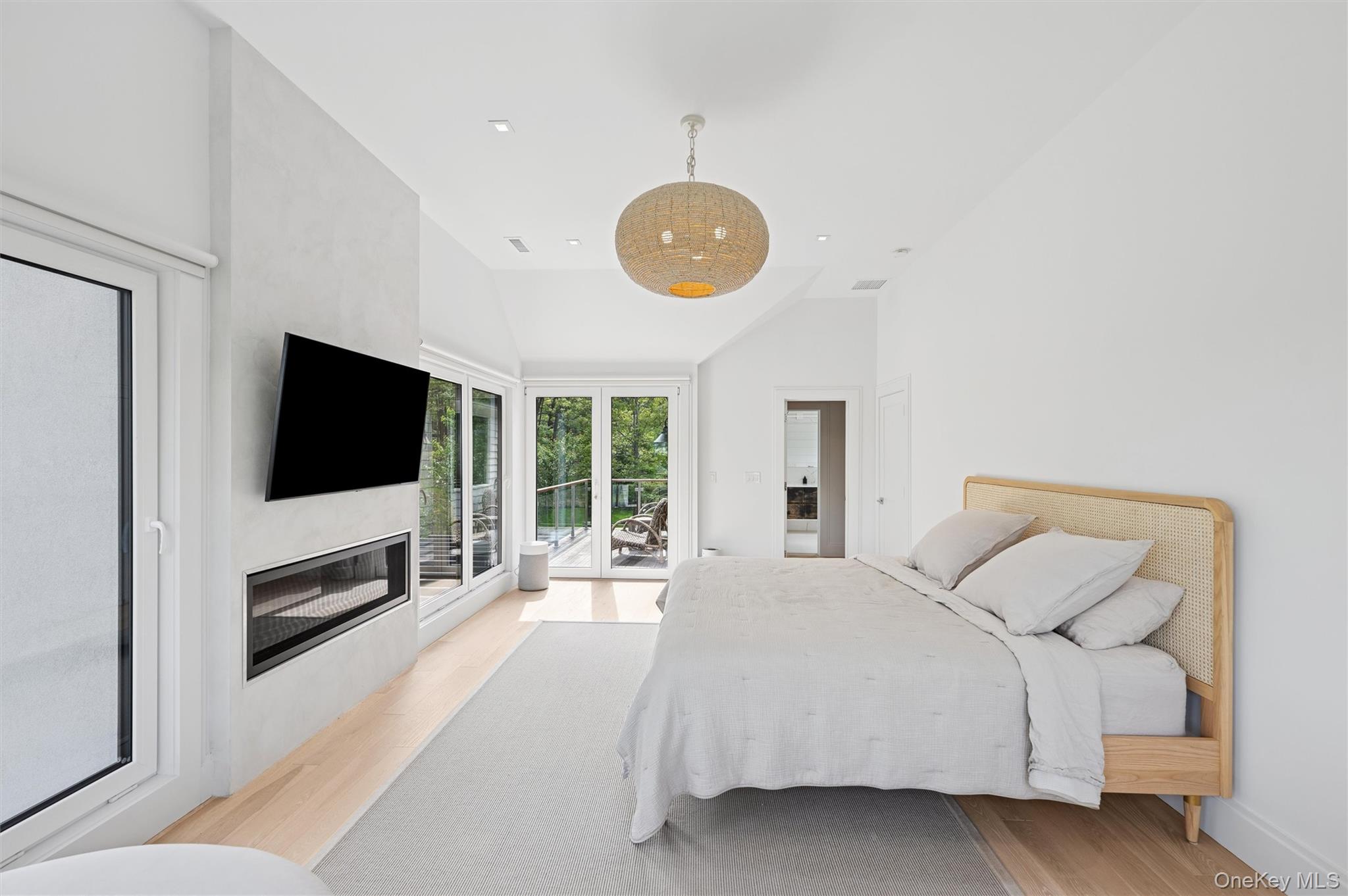 28 Canoe Place Road – For Rent photo 18