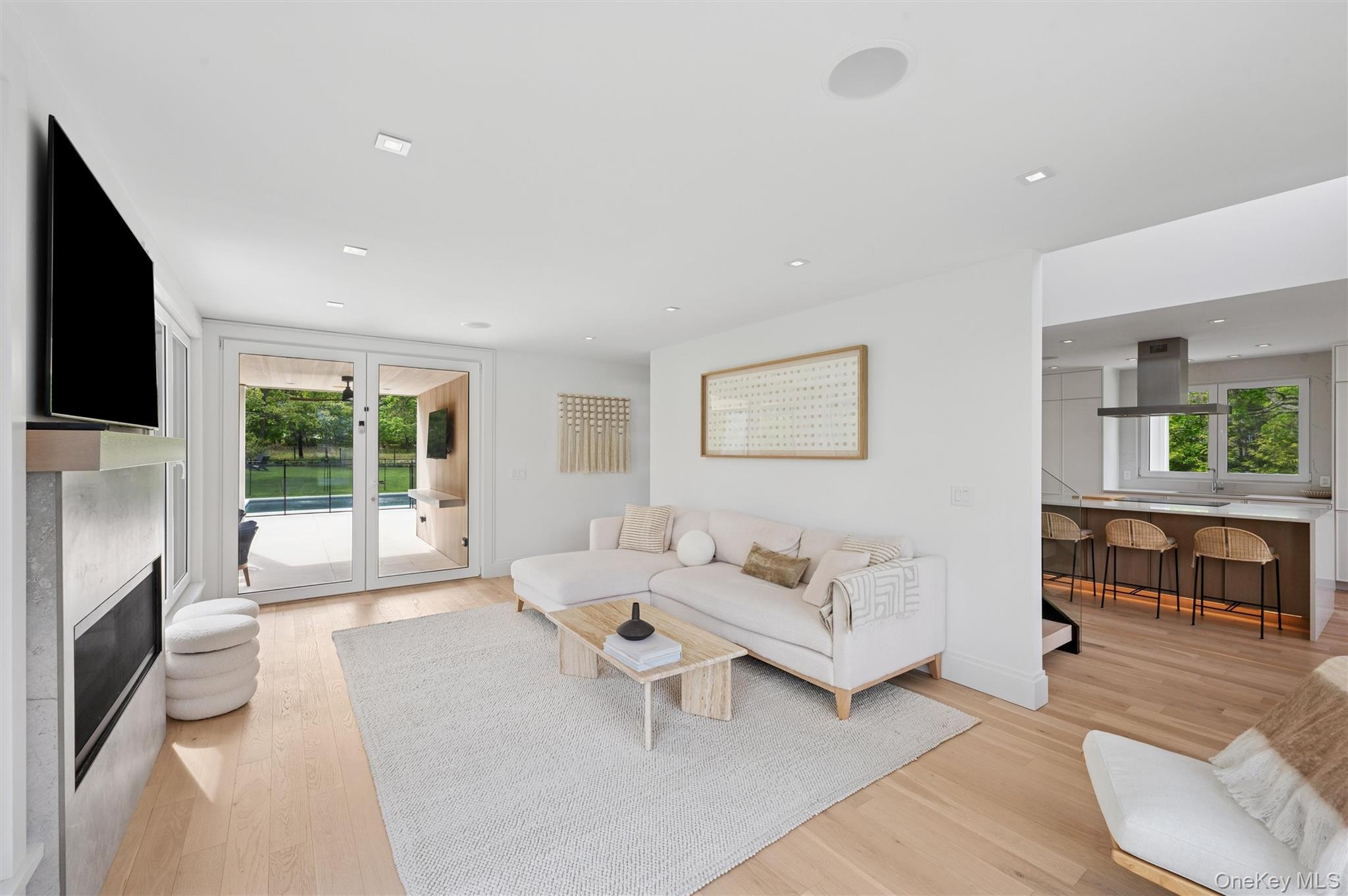 28 Canoe Place Road – For Rent photo 4