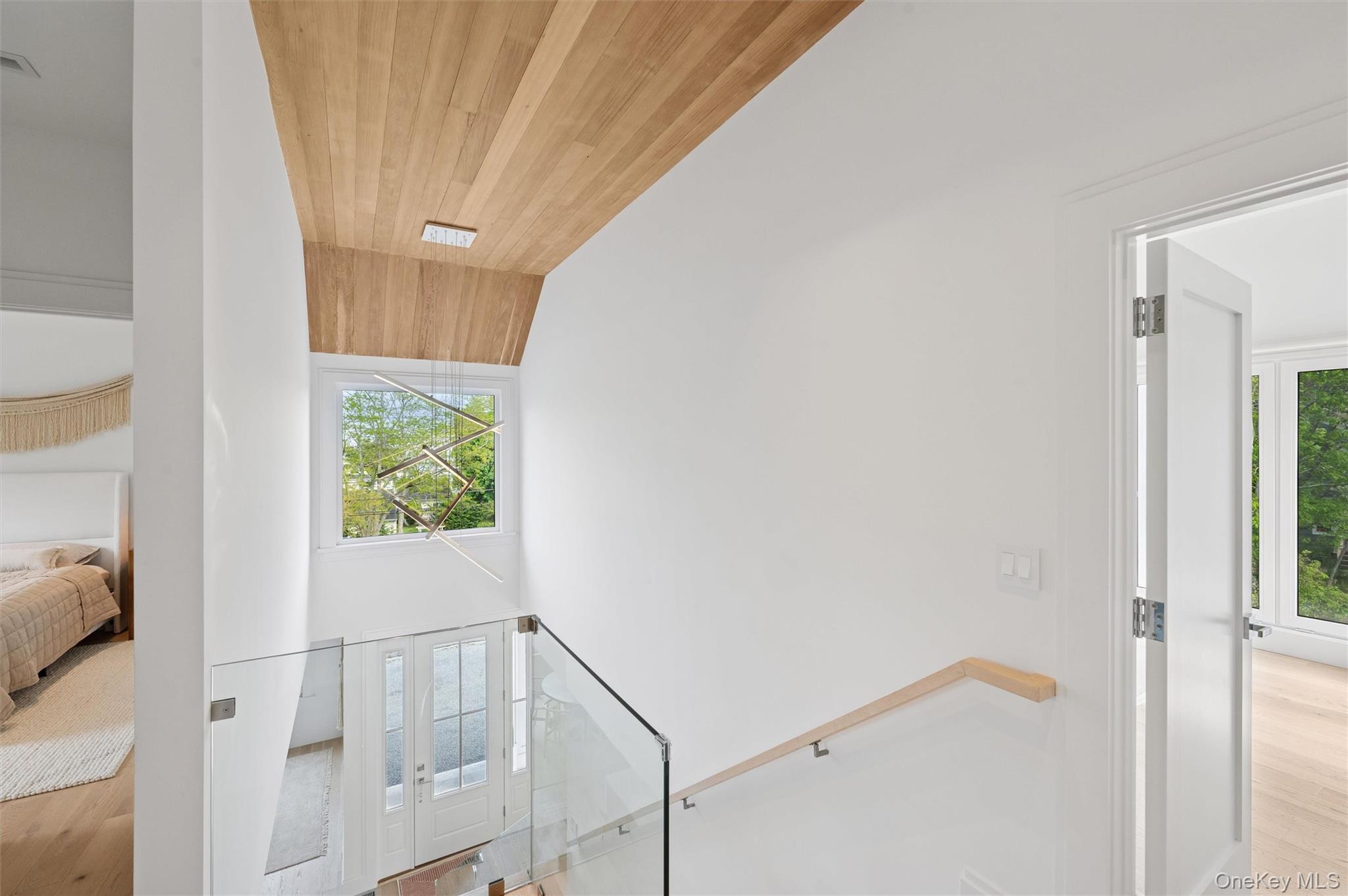 28 Canoe Place Road – For Rent photo 16