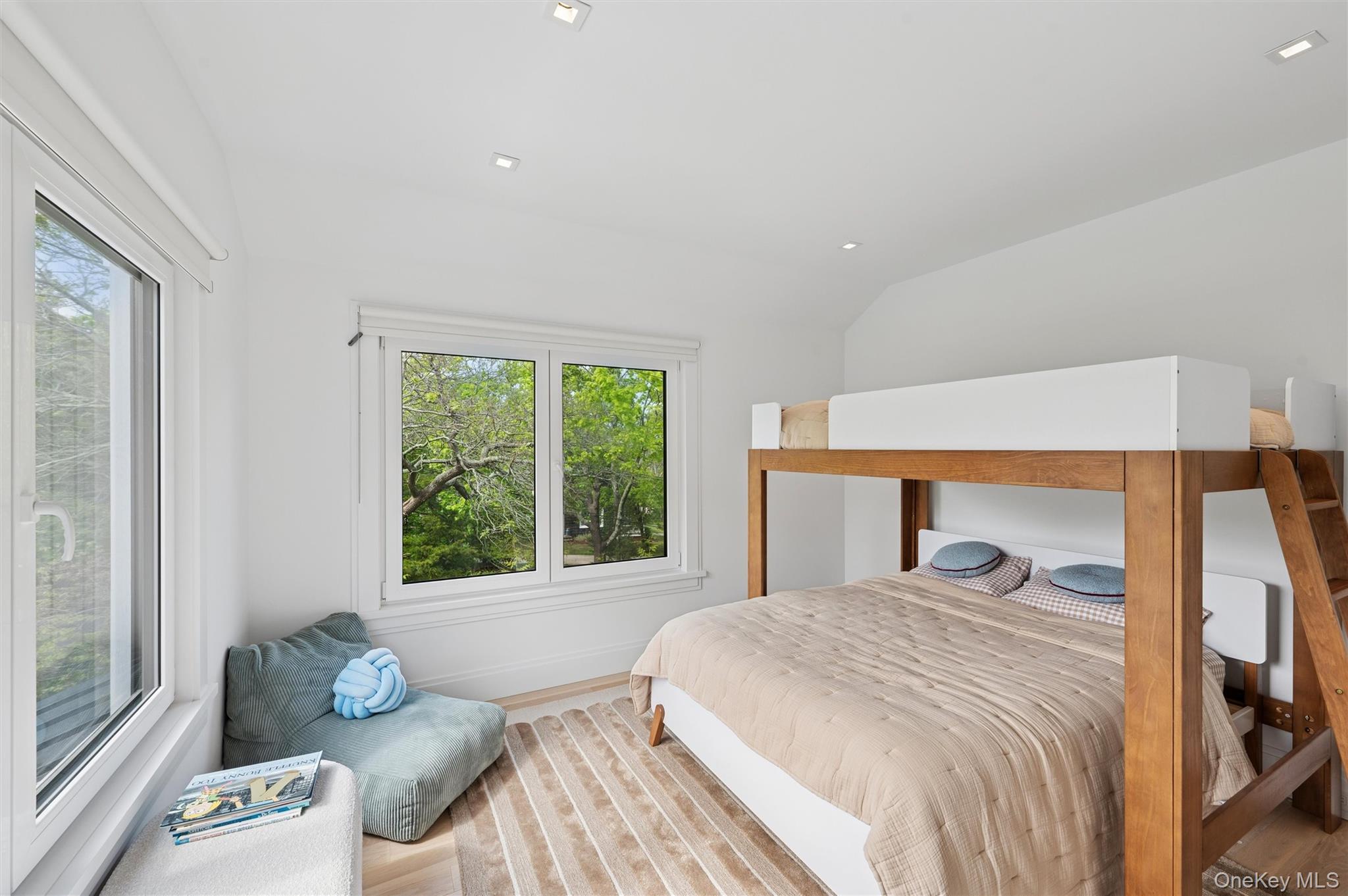 28 Canoe Place Road – For Rent photo 22