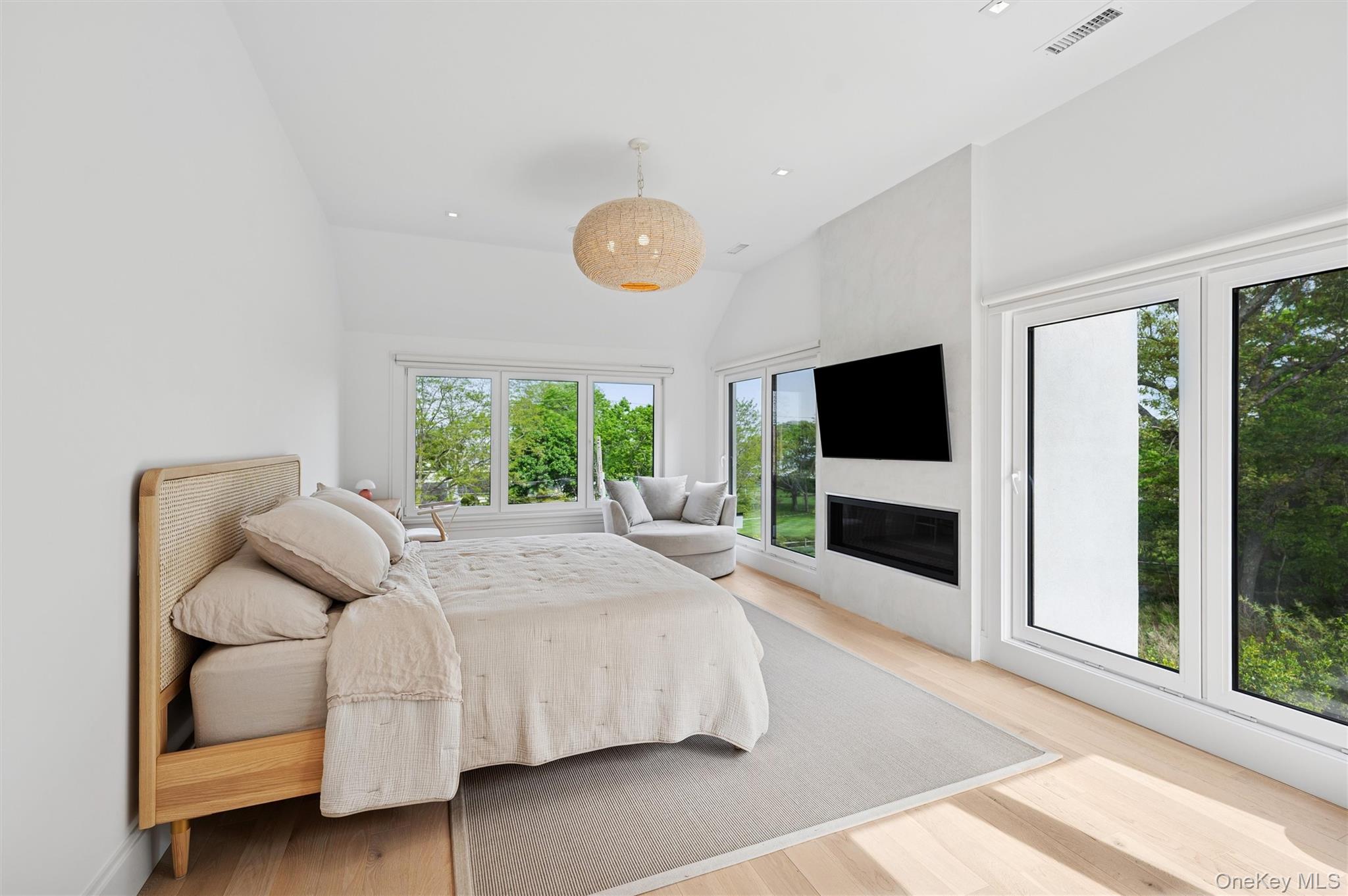 28 Canoe Place Road – For Rent photo 17