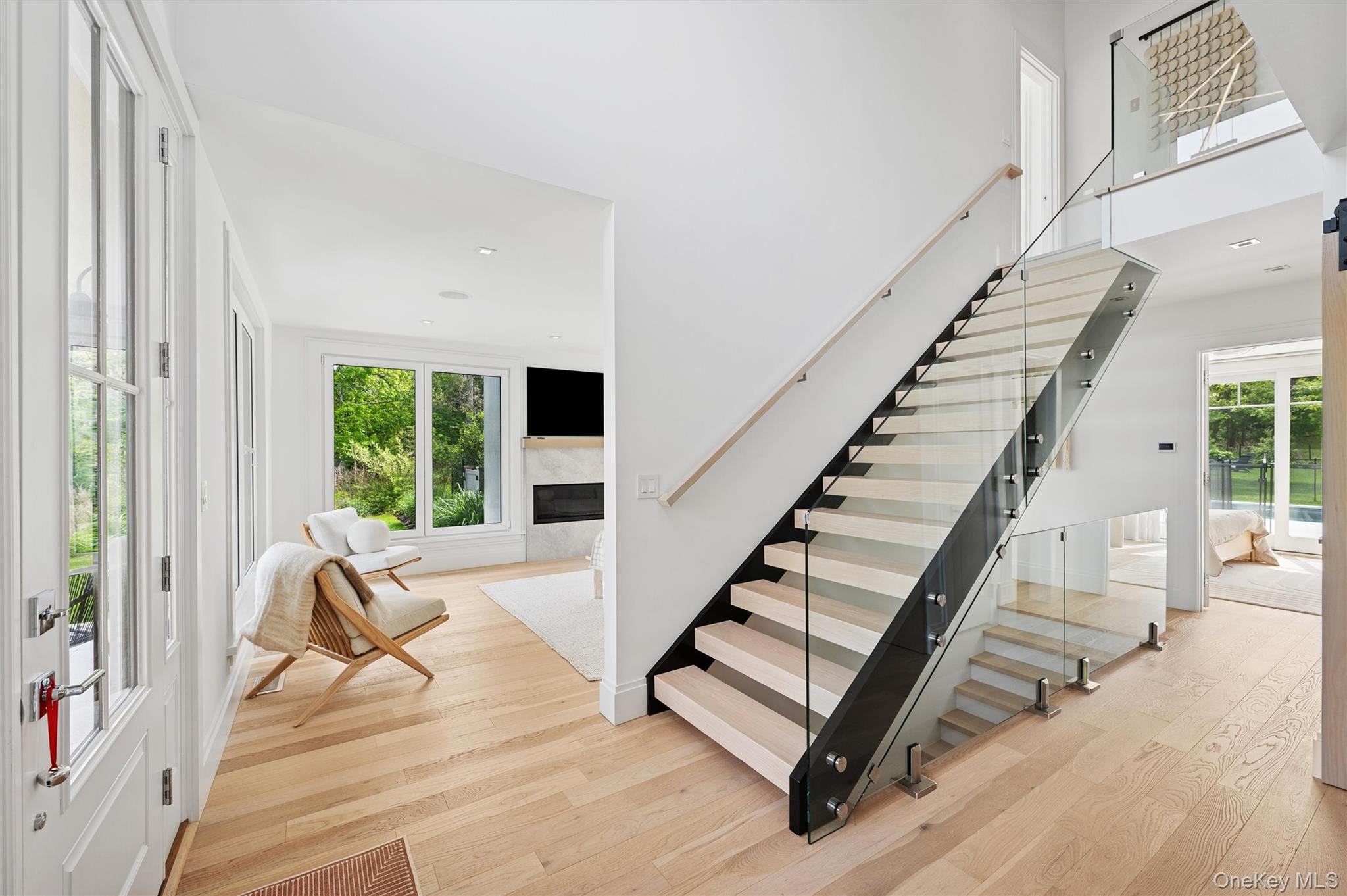 28 Canoe Place Road – For Rent photo 5