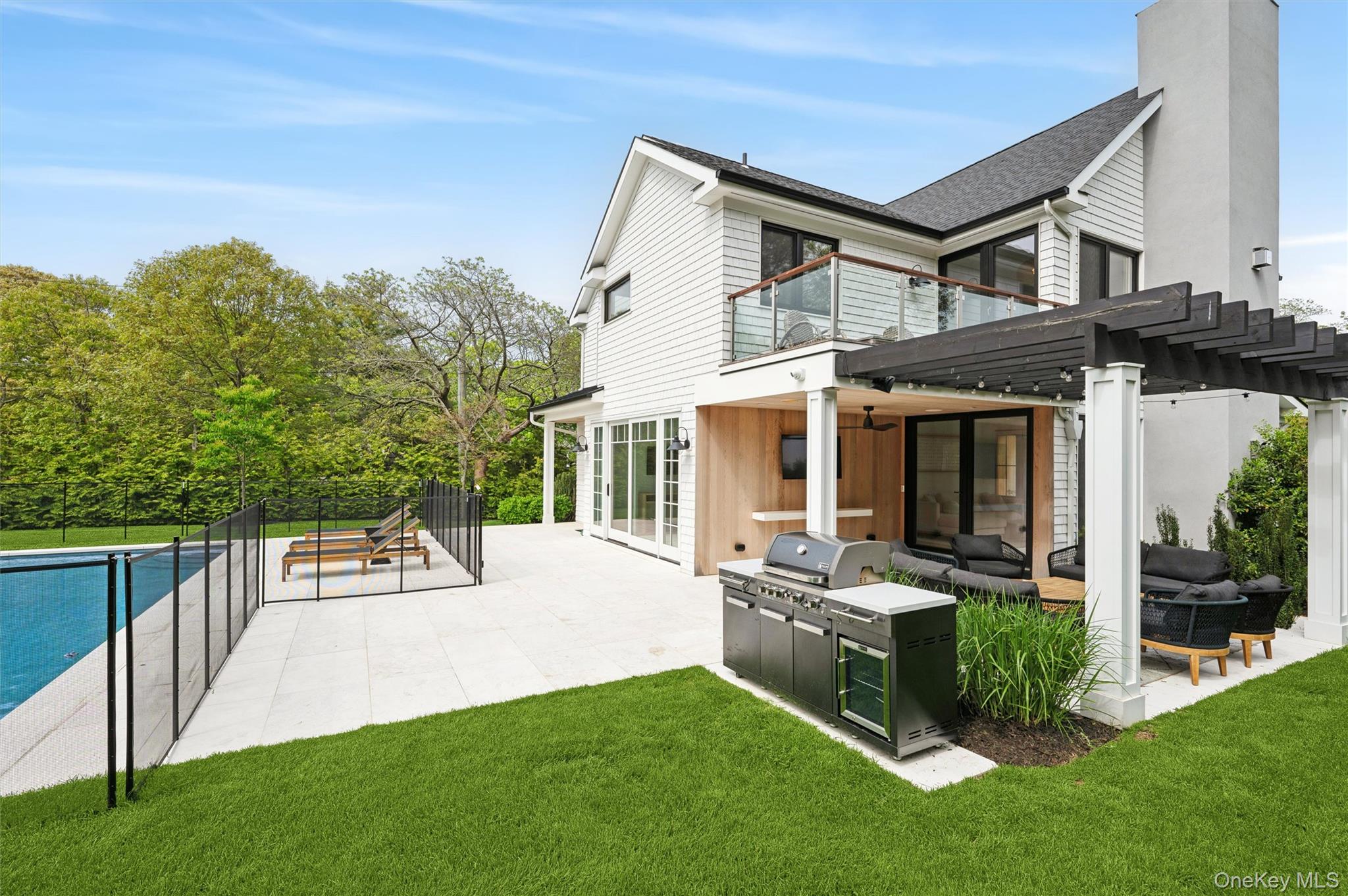 28 Canoe Place Road – For Rent photo 31